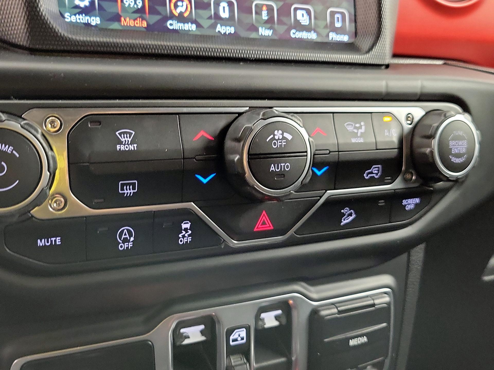 Thumbnail: 2018 Jeep Wrangler - 17