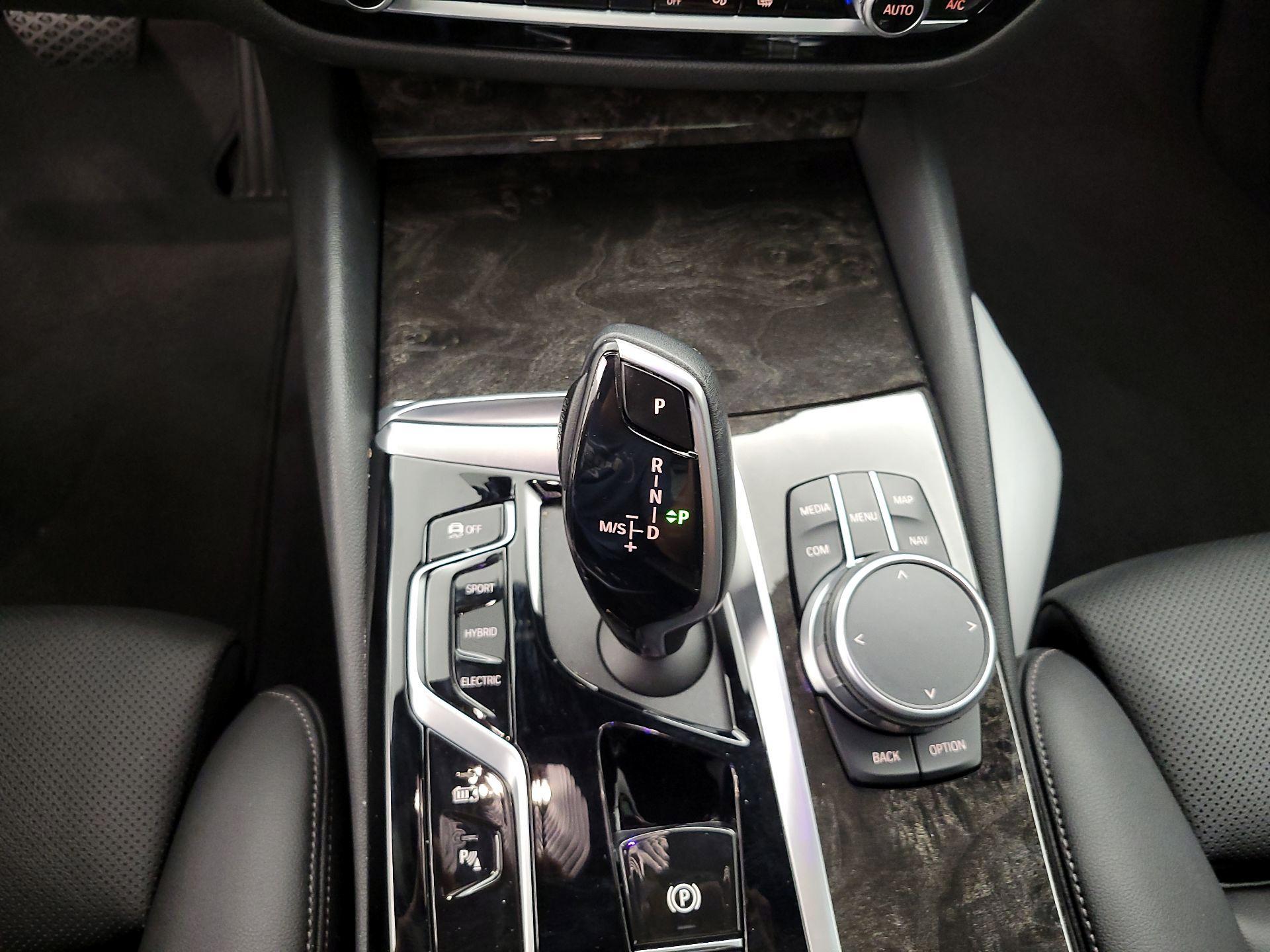 Thumbnail: 2022 BMW 5 Series - 18
