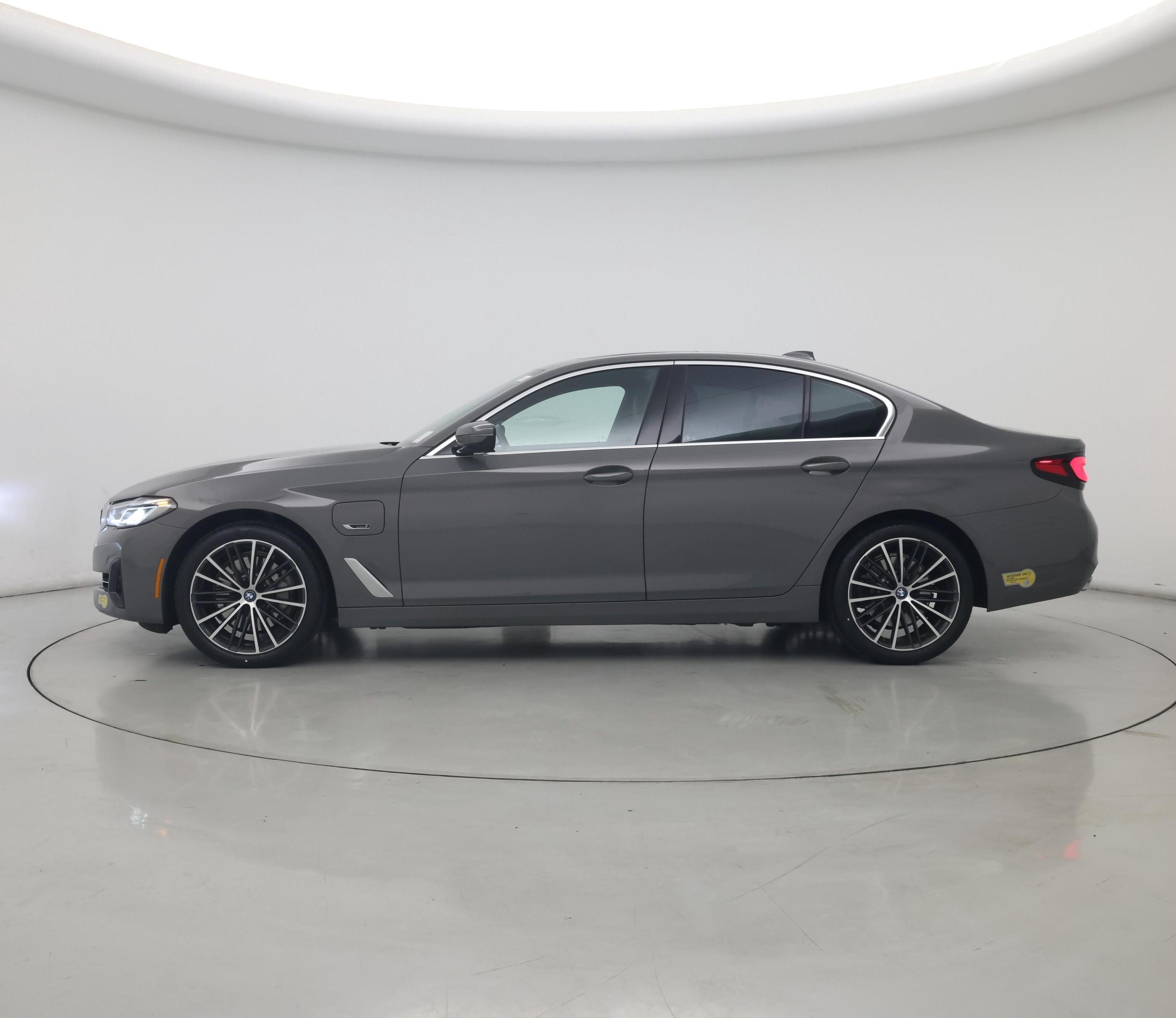 Thumbnail: 2022 BMW 5 Series - 3