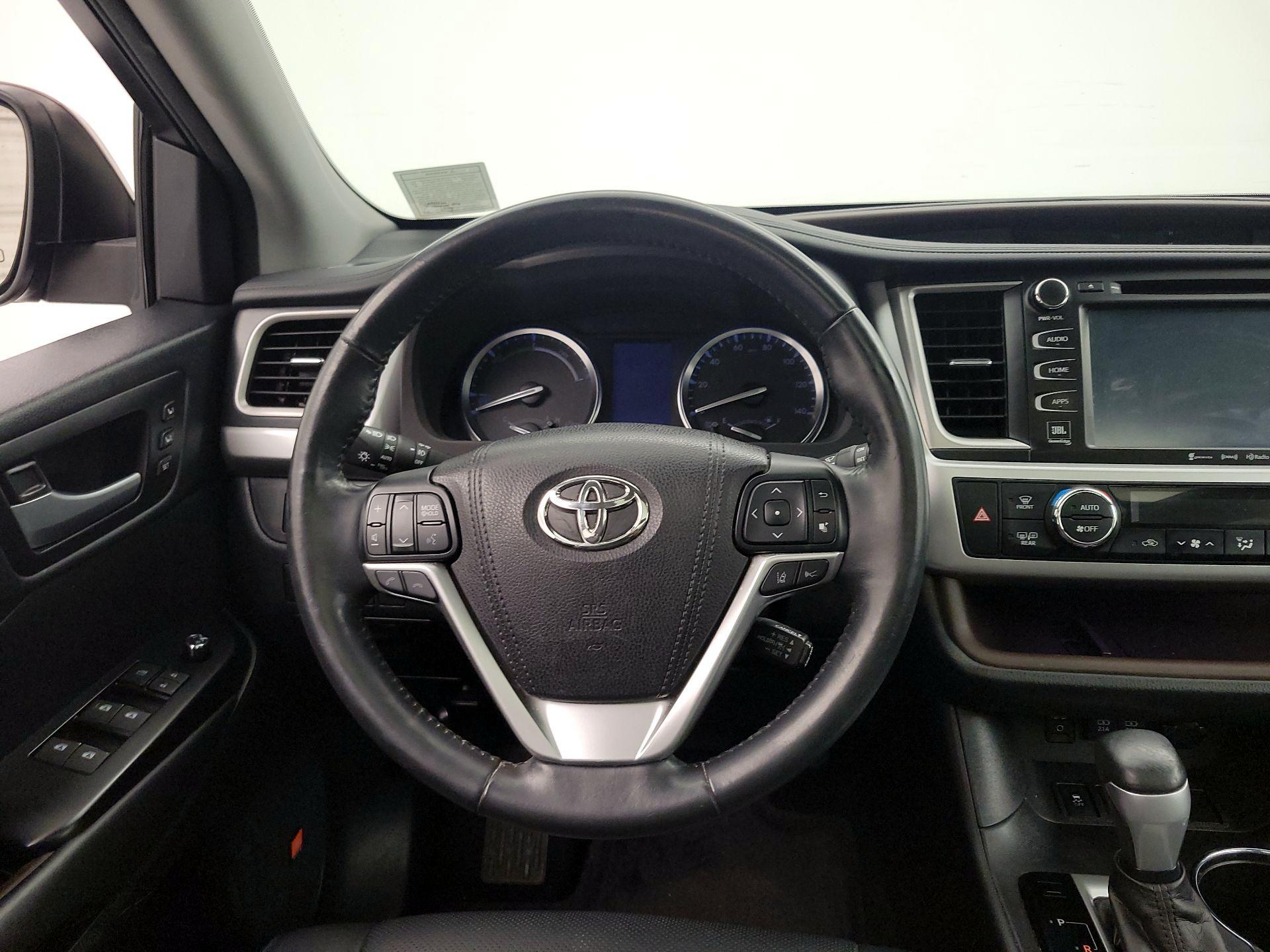 Thumbnail: 2017 Toyota Highlander - 10