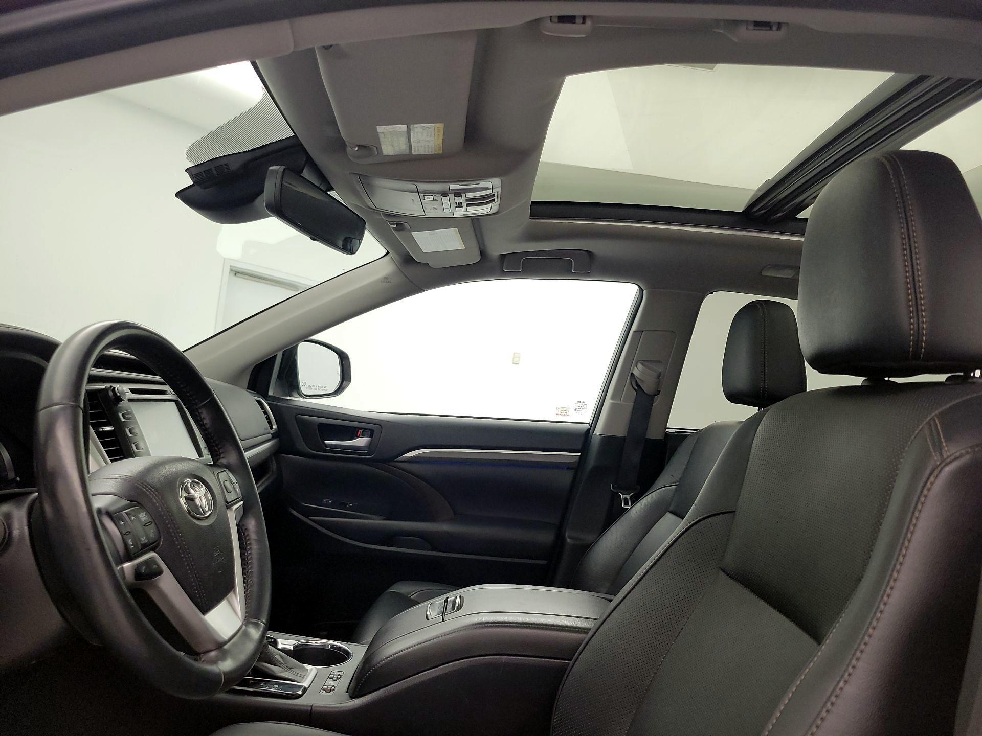 Thumbnail: 2017 Toyota Highlander - 20