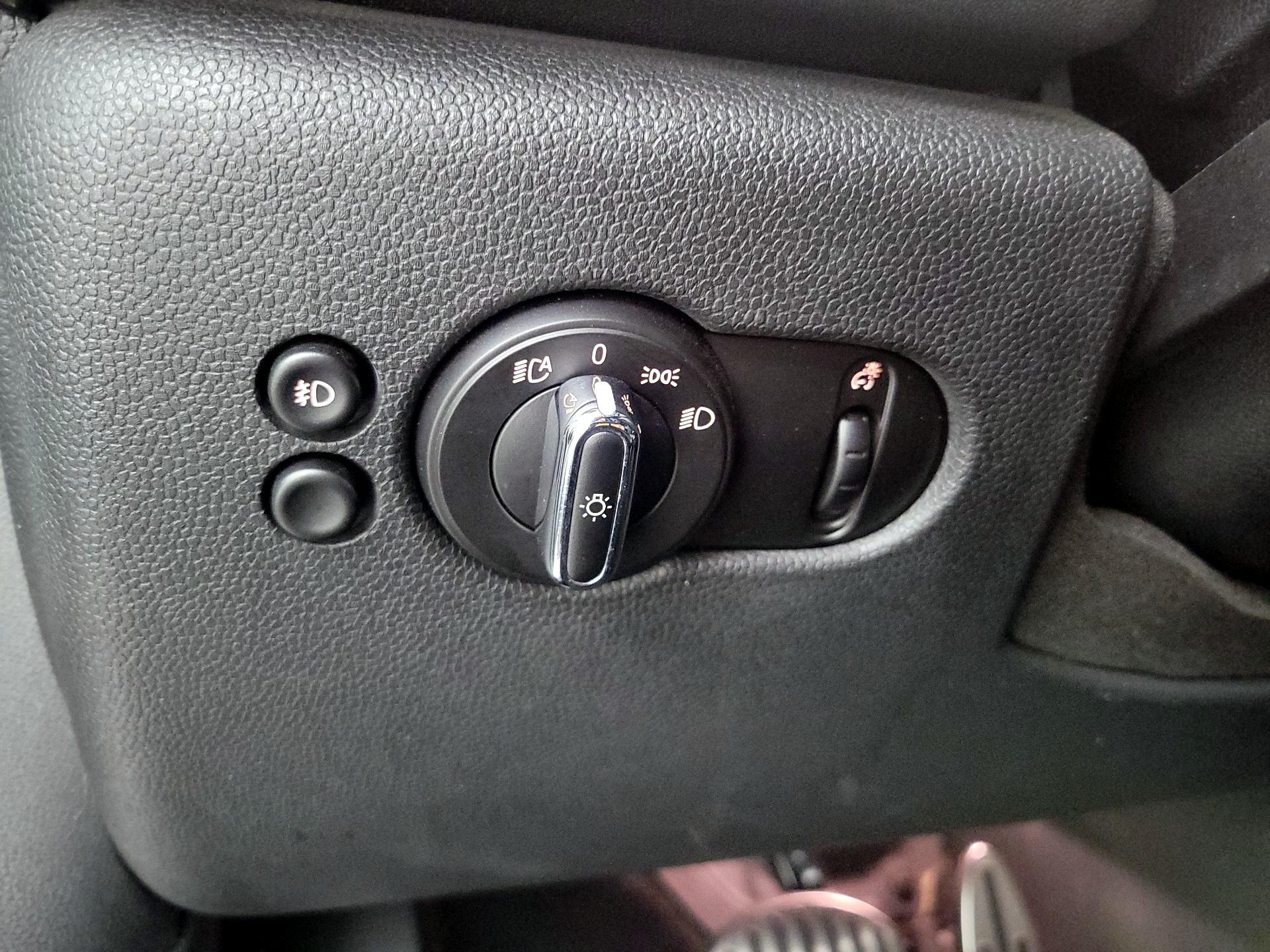 Thumbnail: 2016 MINI Cooper Hardtop - 13