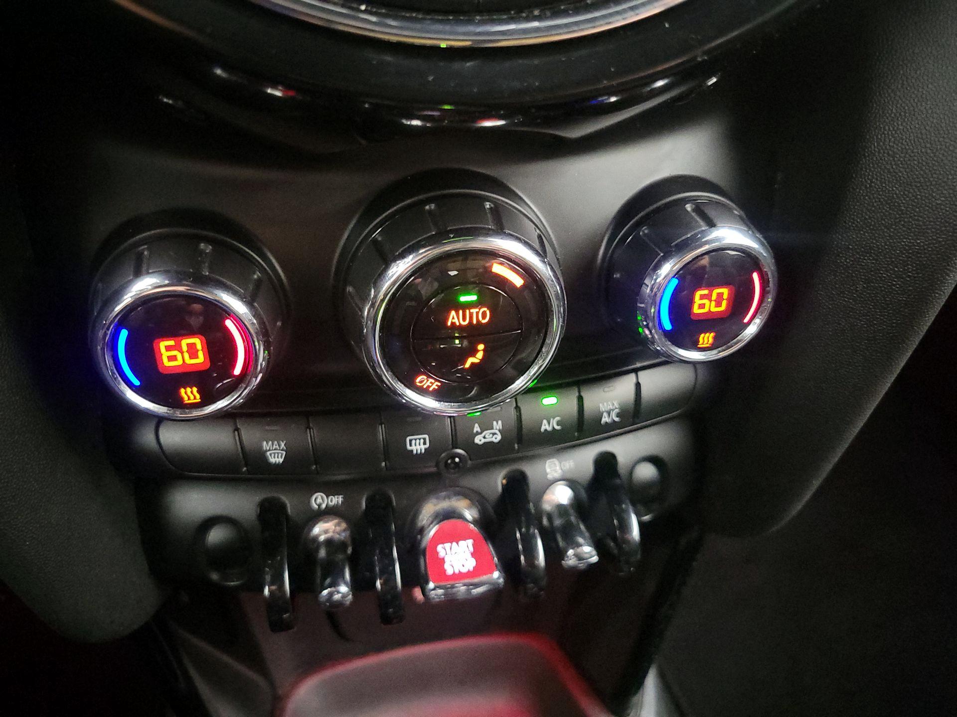 Thumbnail: 2016 MINI Cooper Hardtop - 15