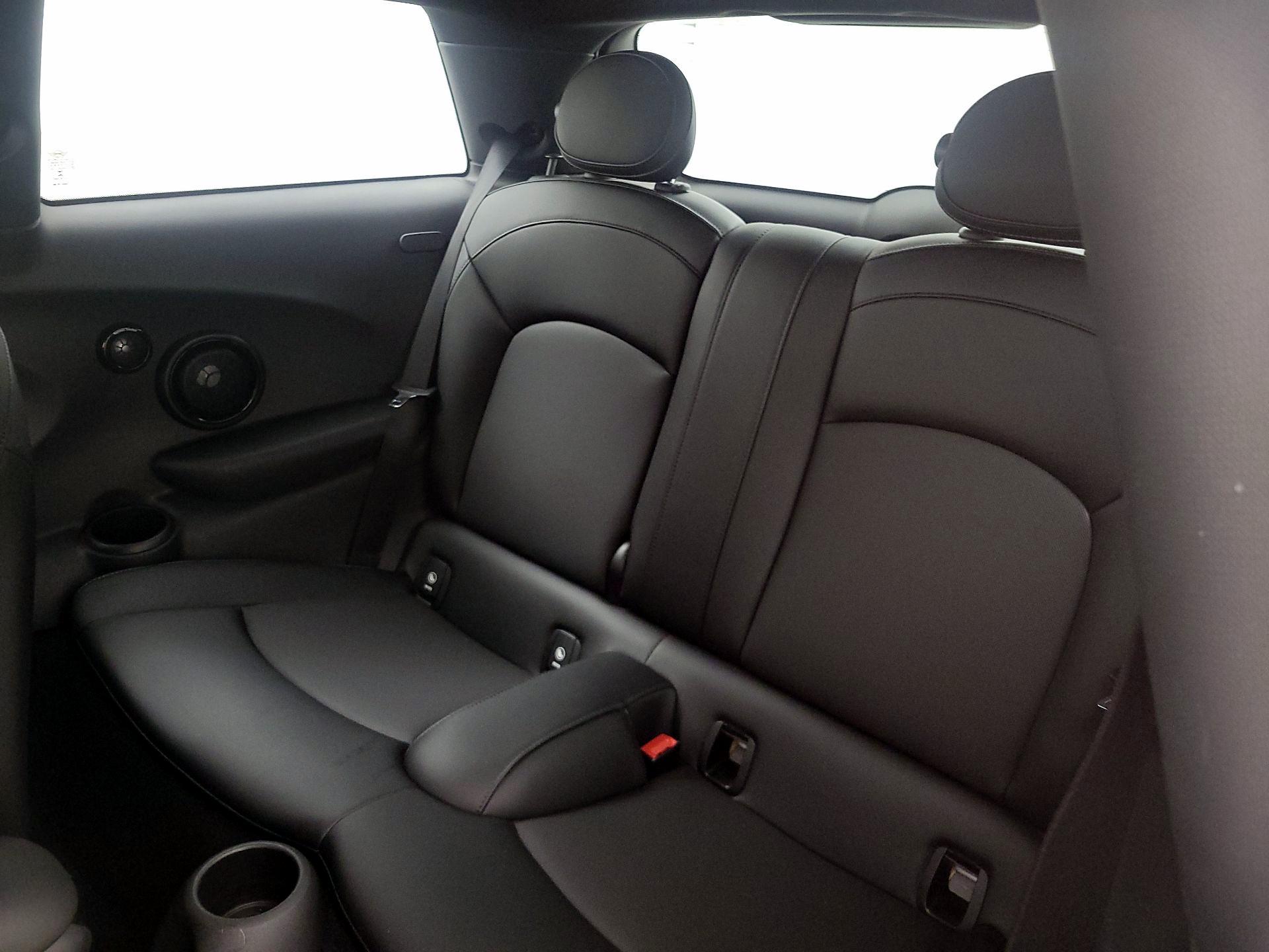 Thumbnail: 2016 MINI Cooper Hardtop - 18