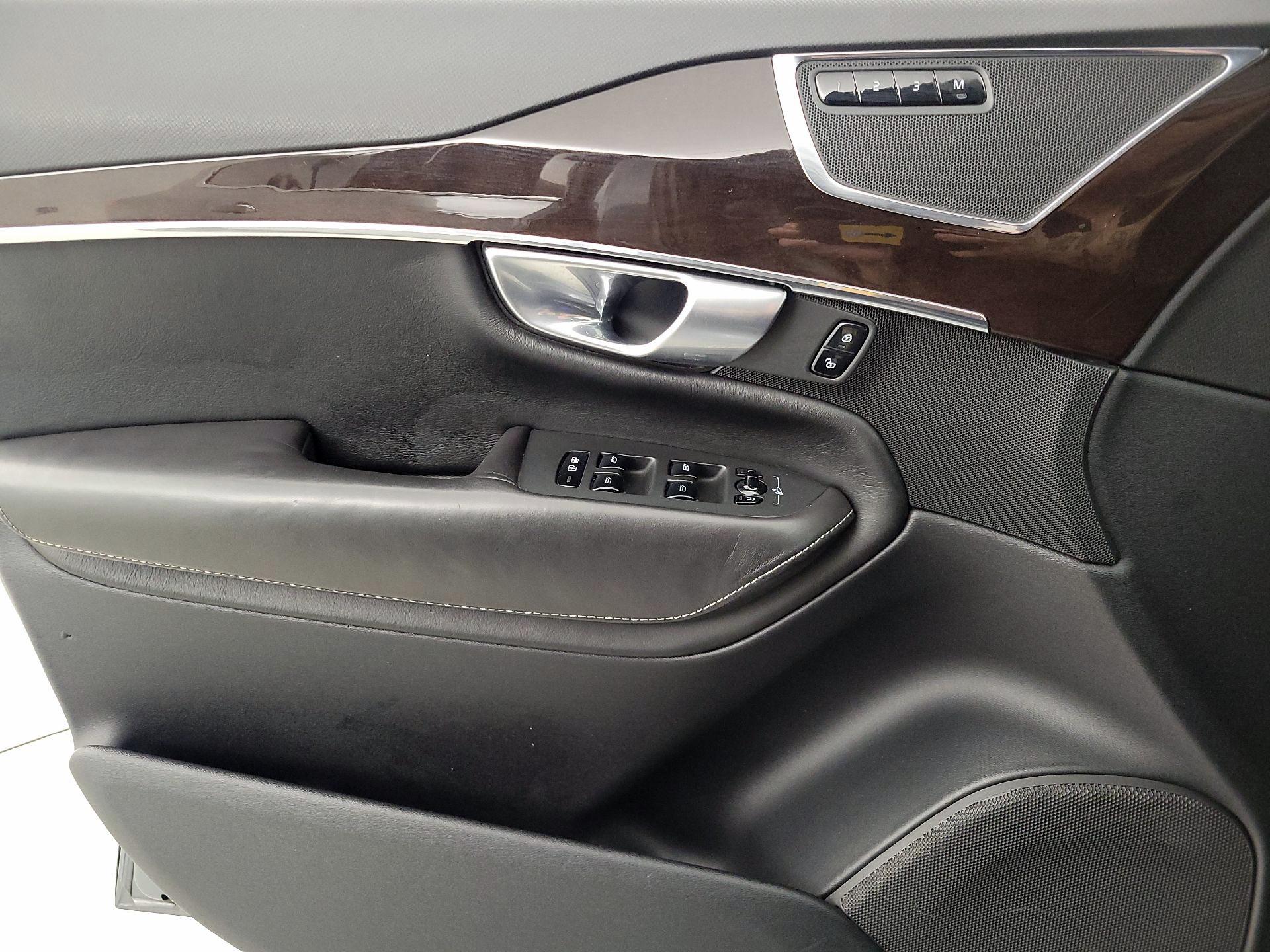 Thumbnail: 2017 Volvo XC90 - 12
