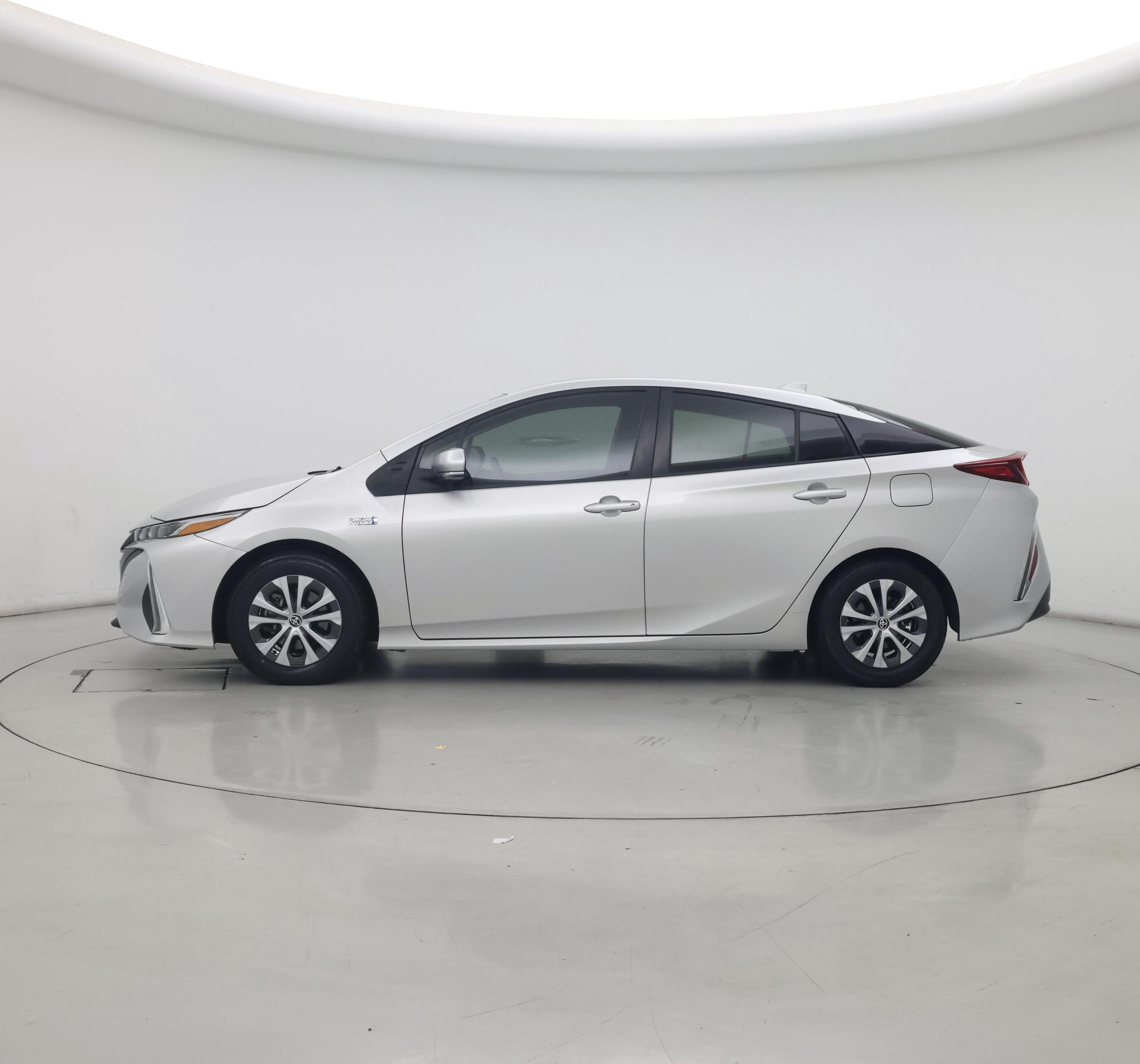 Thumbnail: 2017 Toyota Prius Prime - 3