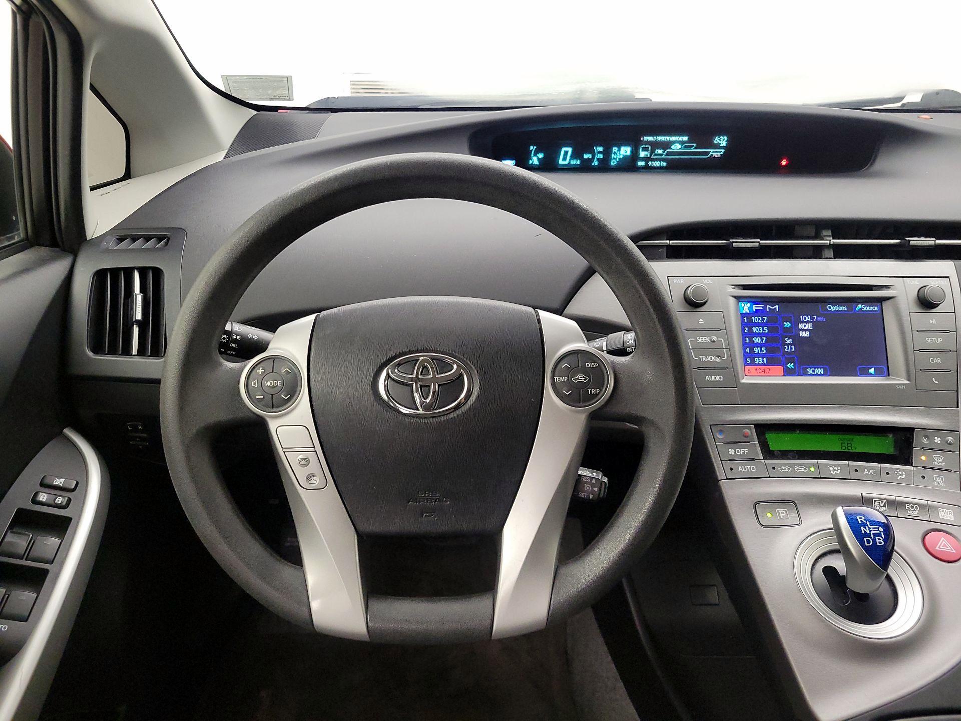 Thumbnail: 2015 Toyota Prius - 10