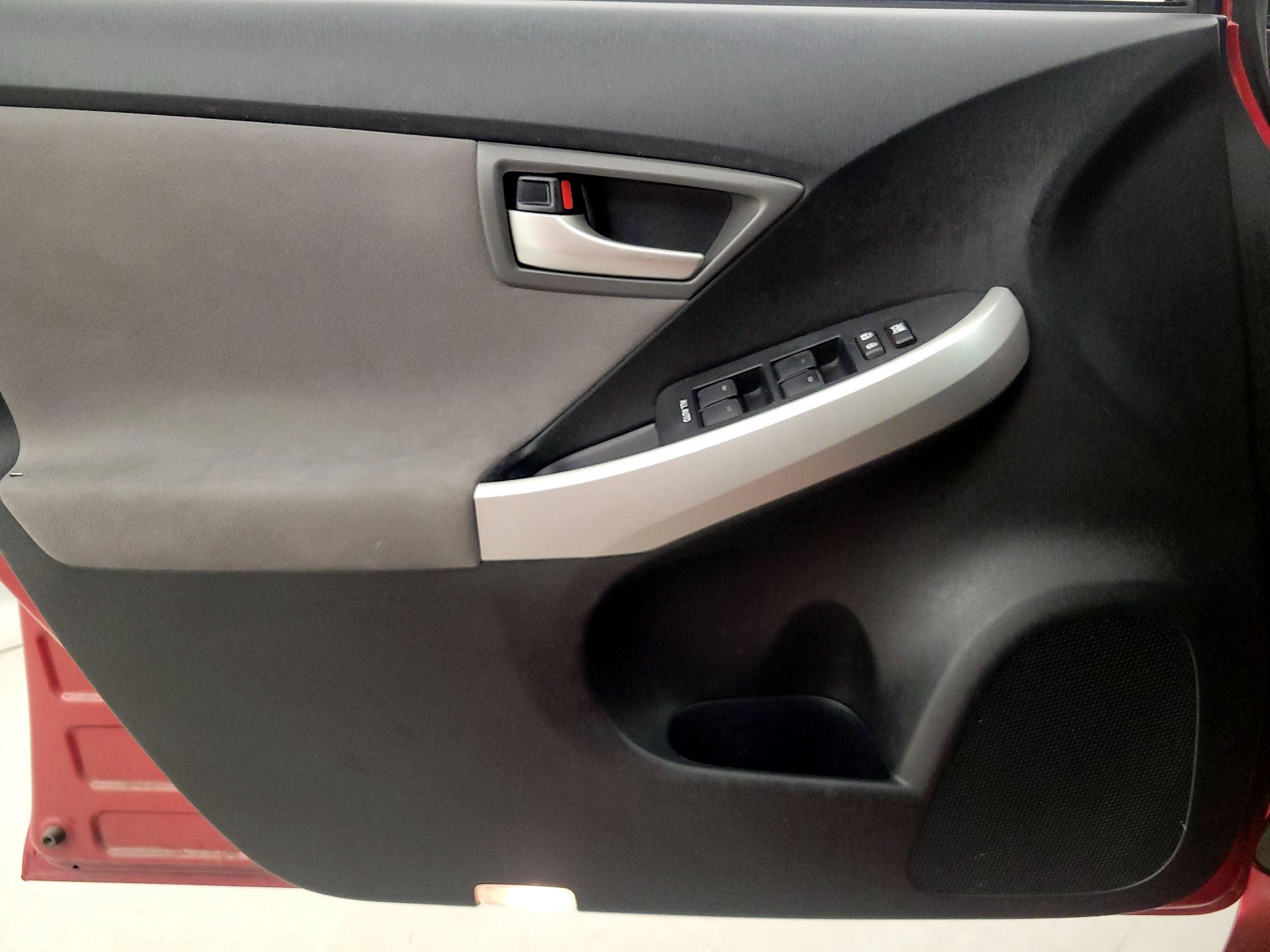Thumbnail: 2015 Toyota Prius - 12
