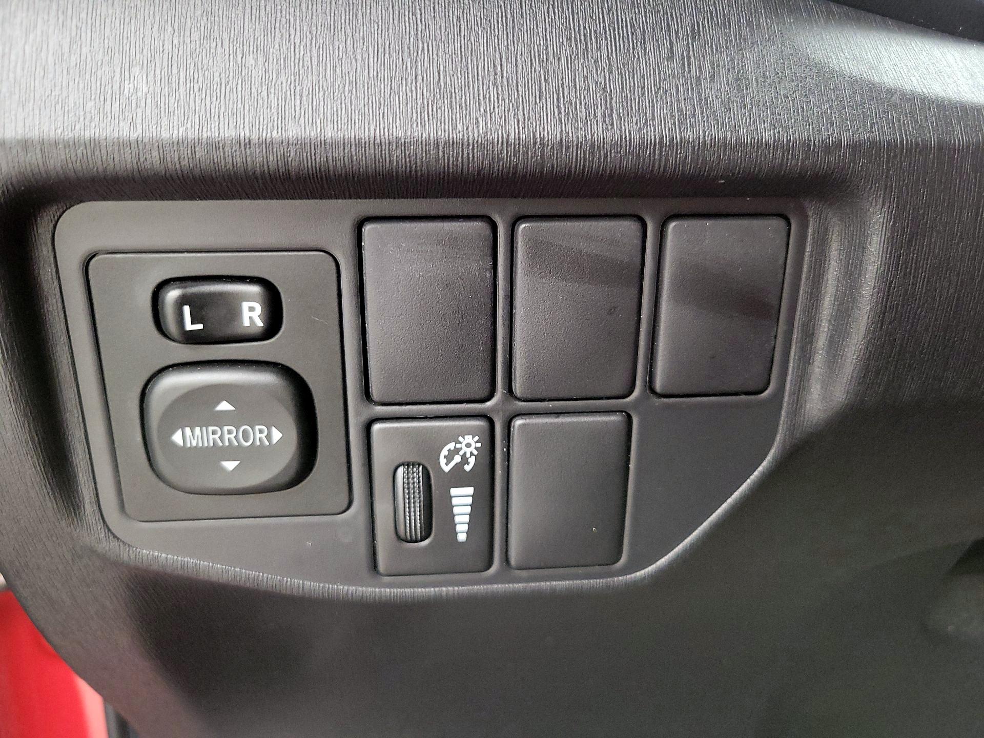 Thumbnail: 2015 Toyota Prius - 13
