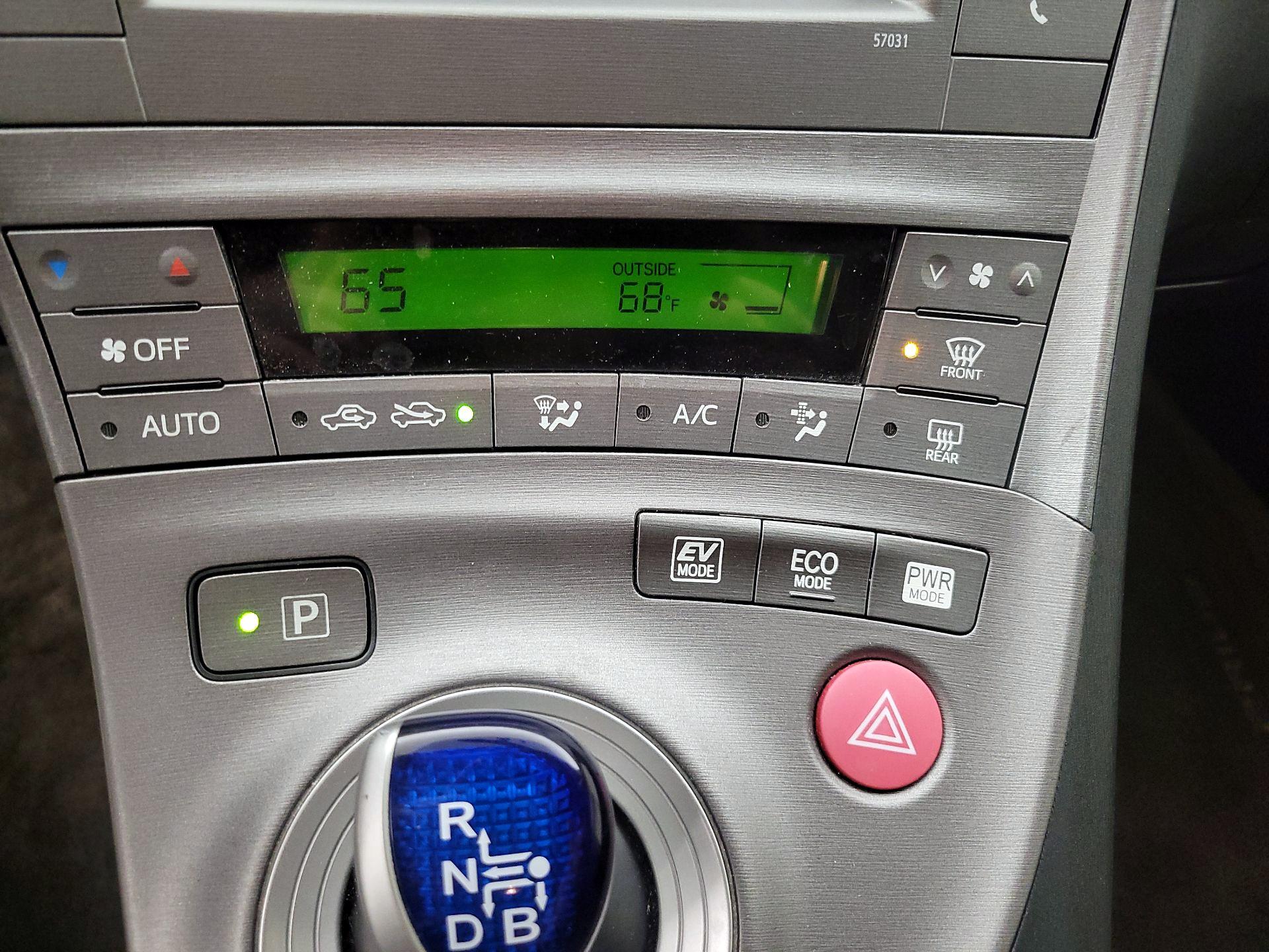 Thumbnail: 2015 Toyota Prius - 16