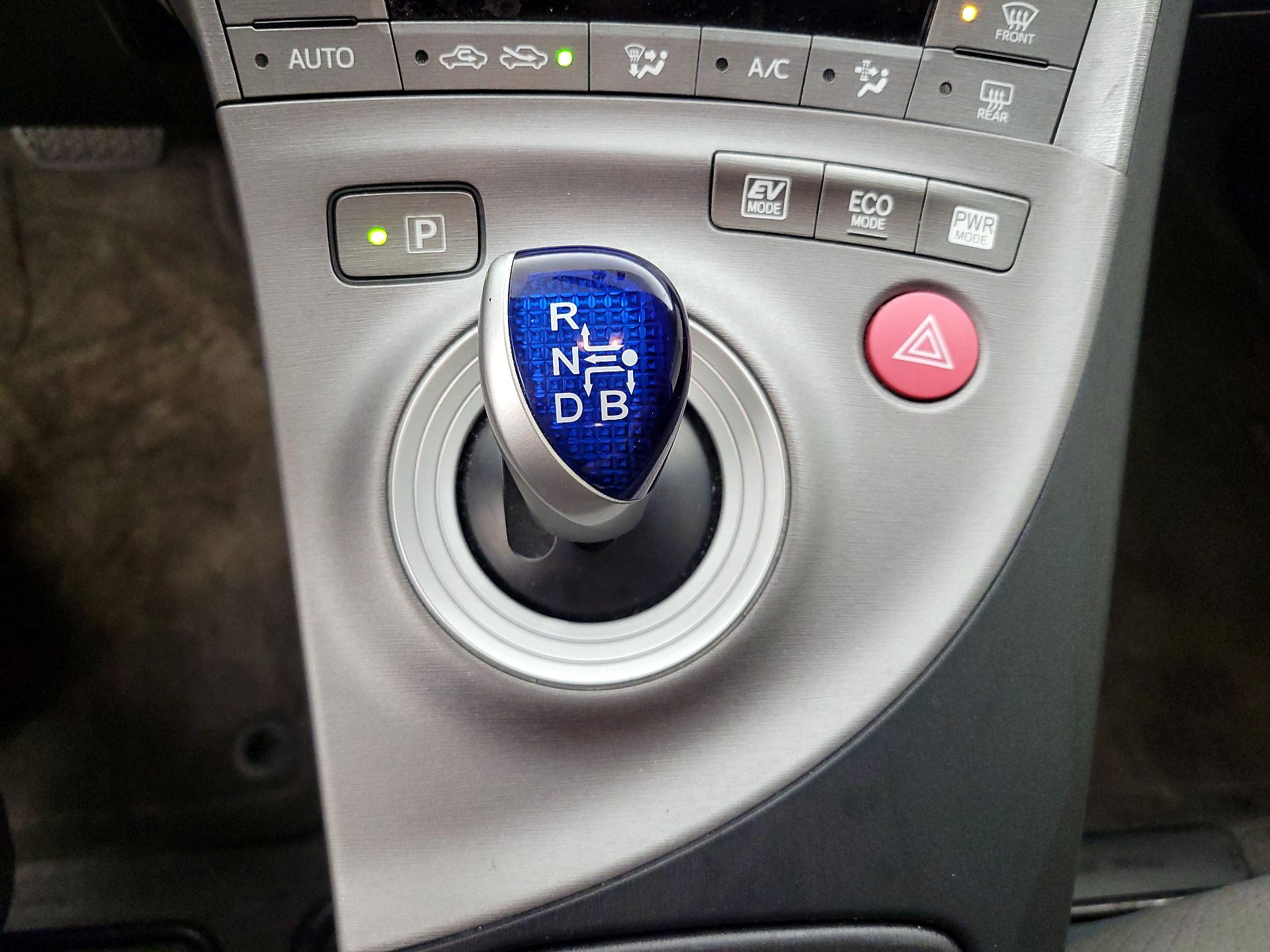 Thumbnail: 2015 Toyota Prius - 17