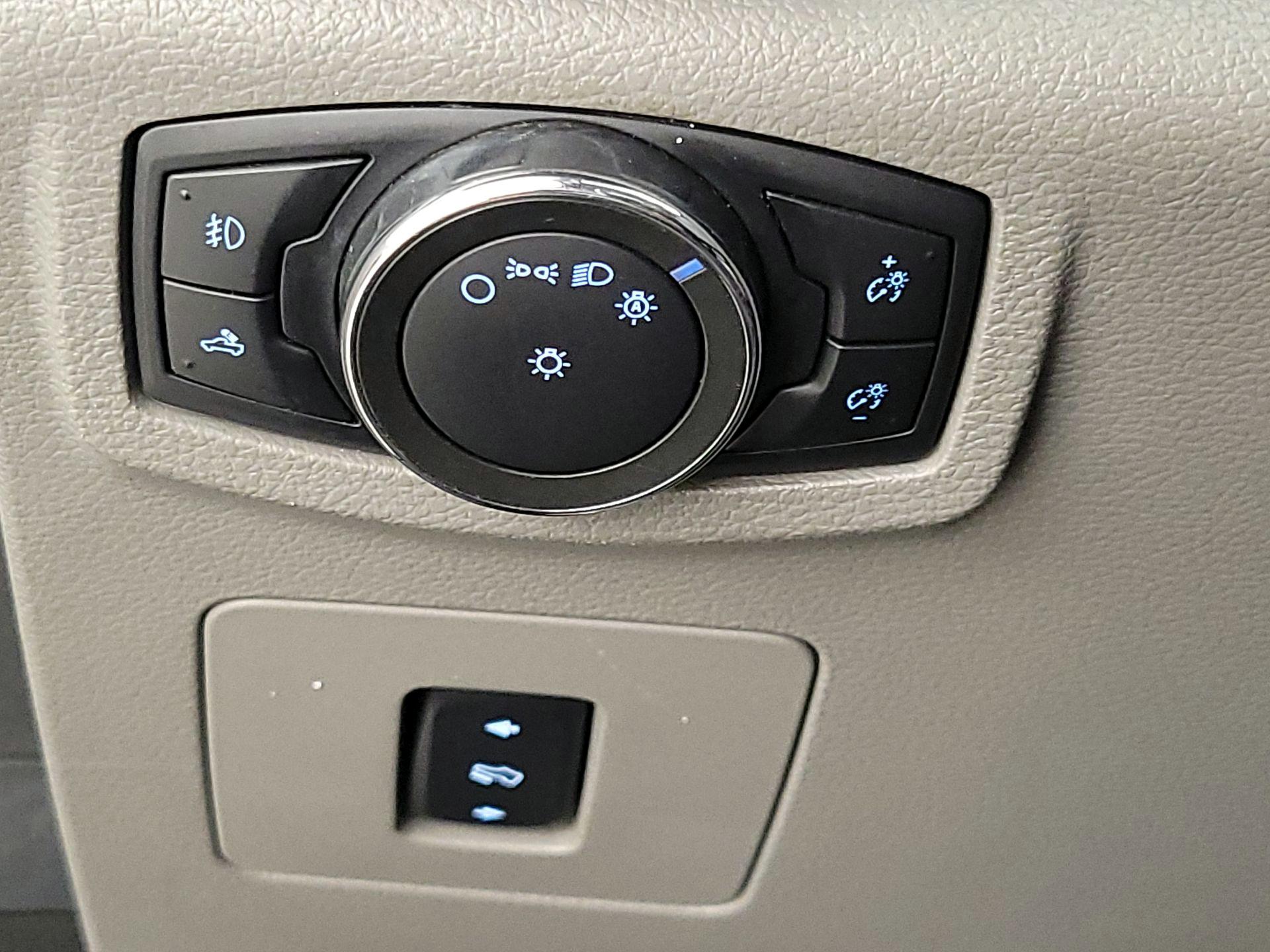Thumbnail: 2016 Ford F-150 - 13