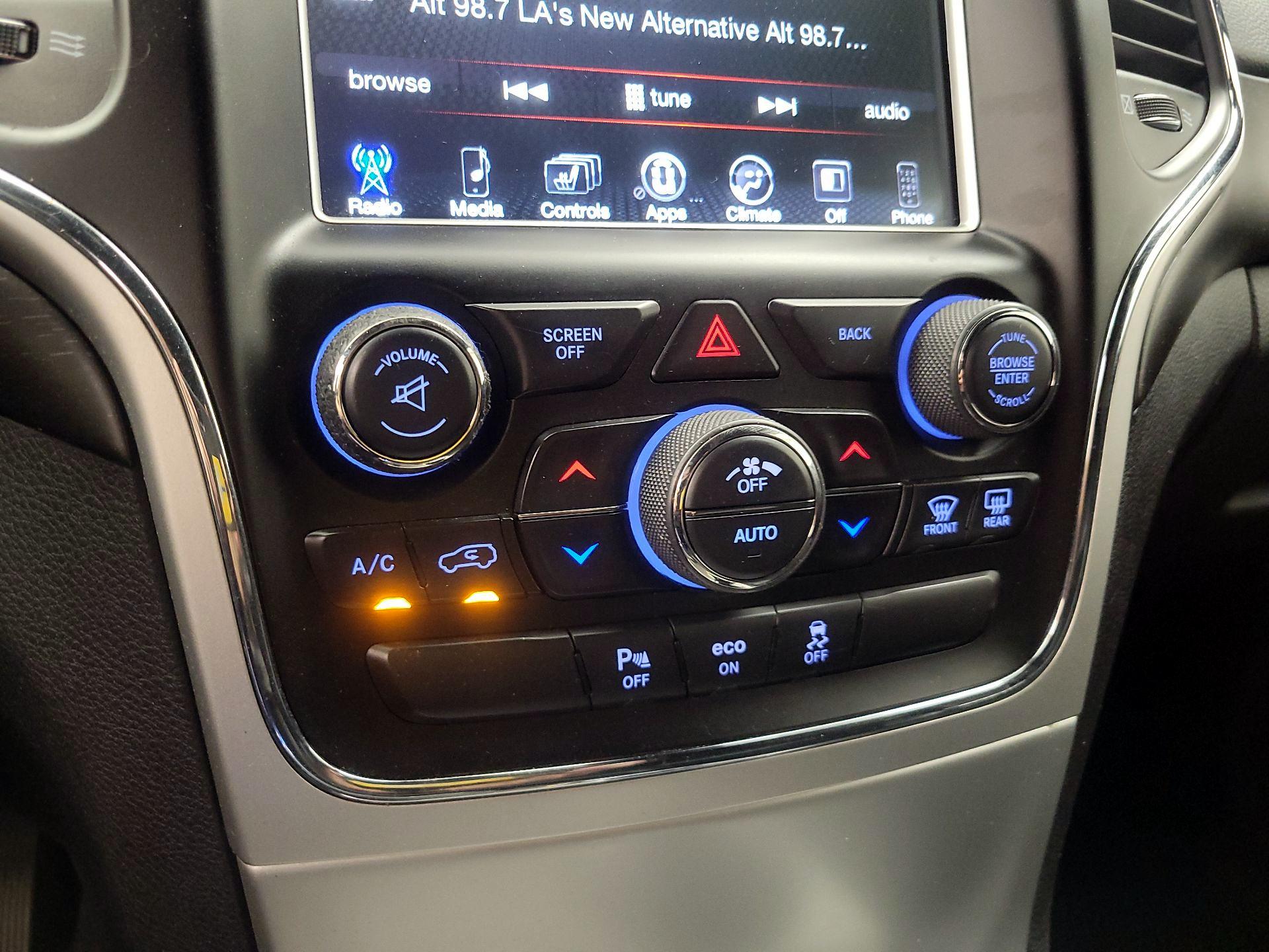 Thumbnail: 2015 Jeep Grand Cherokee - 16