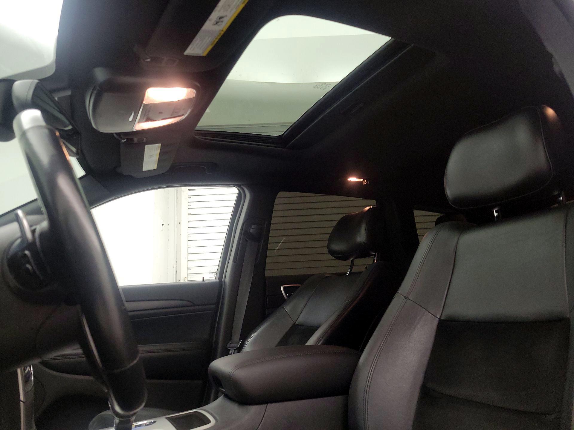 Thumbnail: 2015 Jeep Grand Cherokee - 19