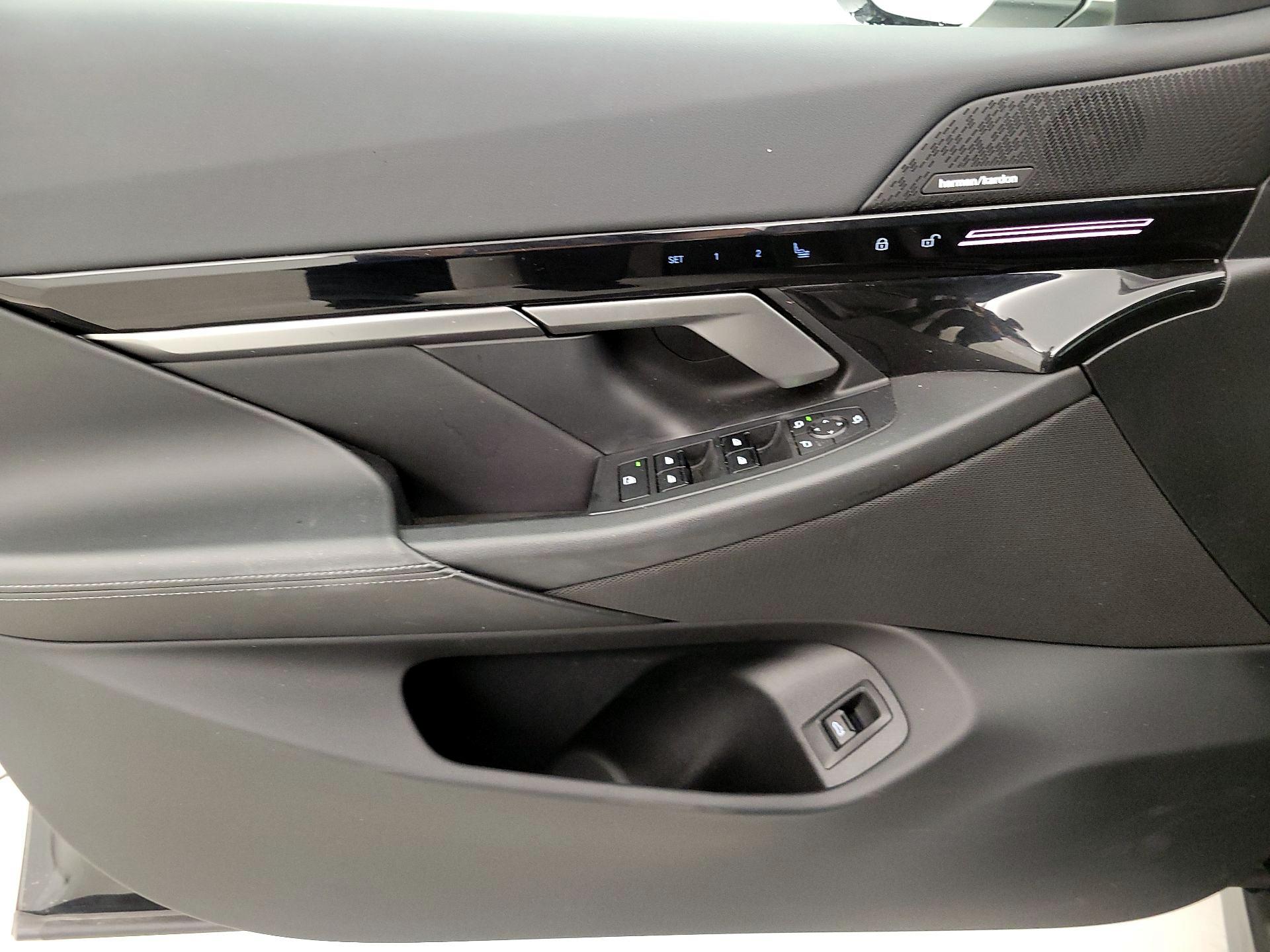 Thumbnail: 2024 BMW 5 Series - 12