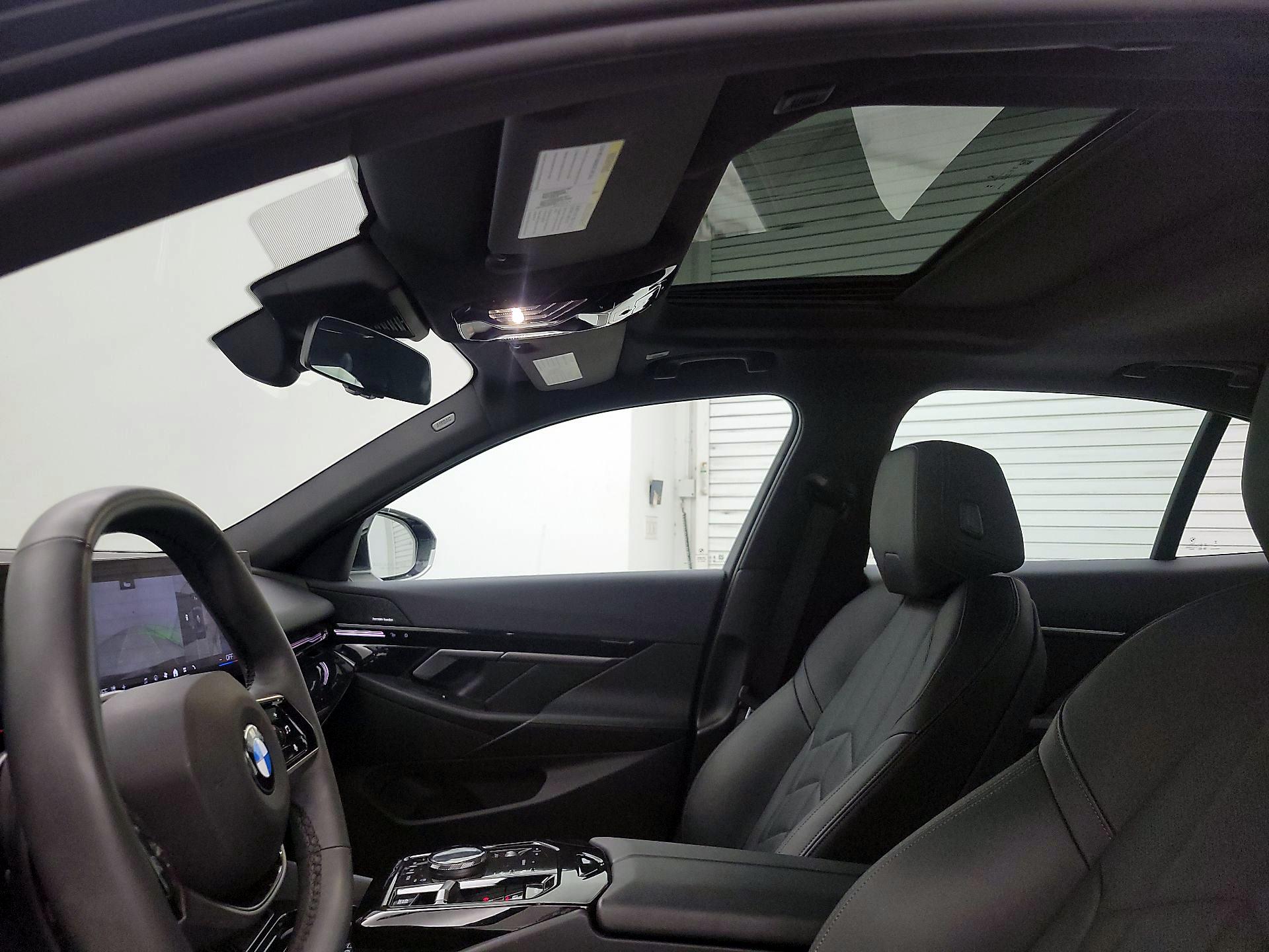Thumbnail: 2024 BMW 5 Series - 19