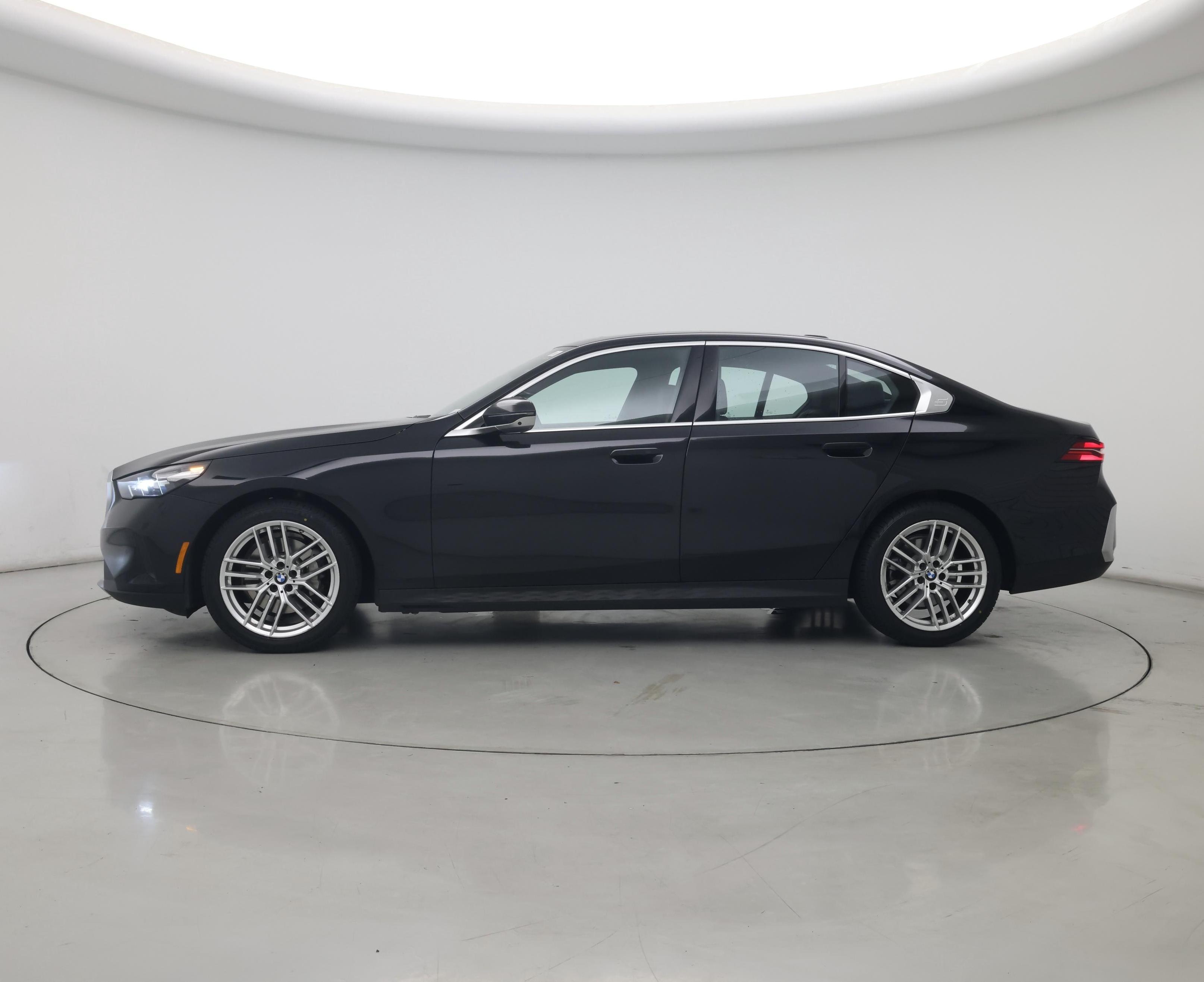 Thumbnail: 2024 BMW 5 Series - 3