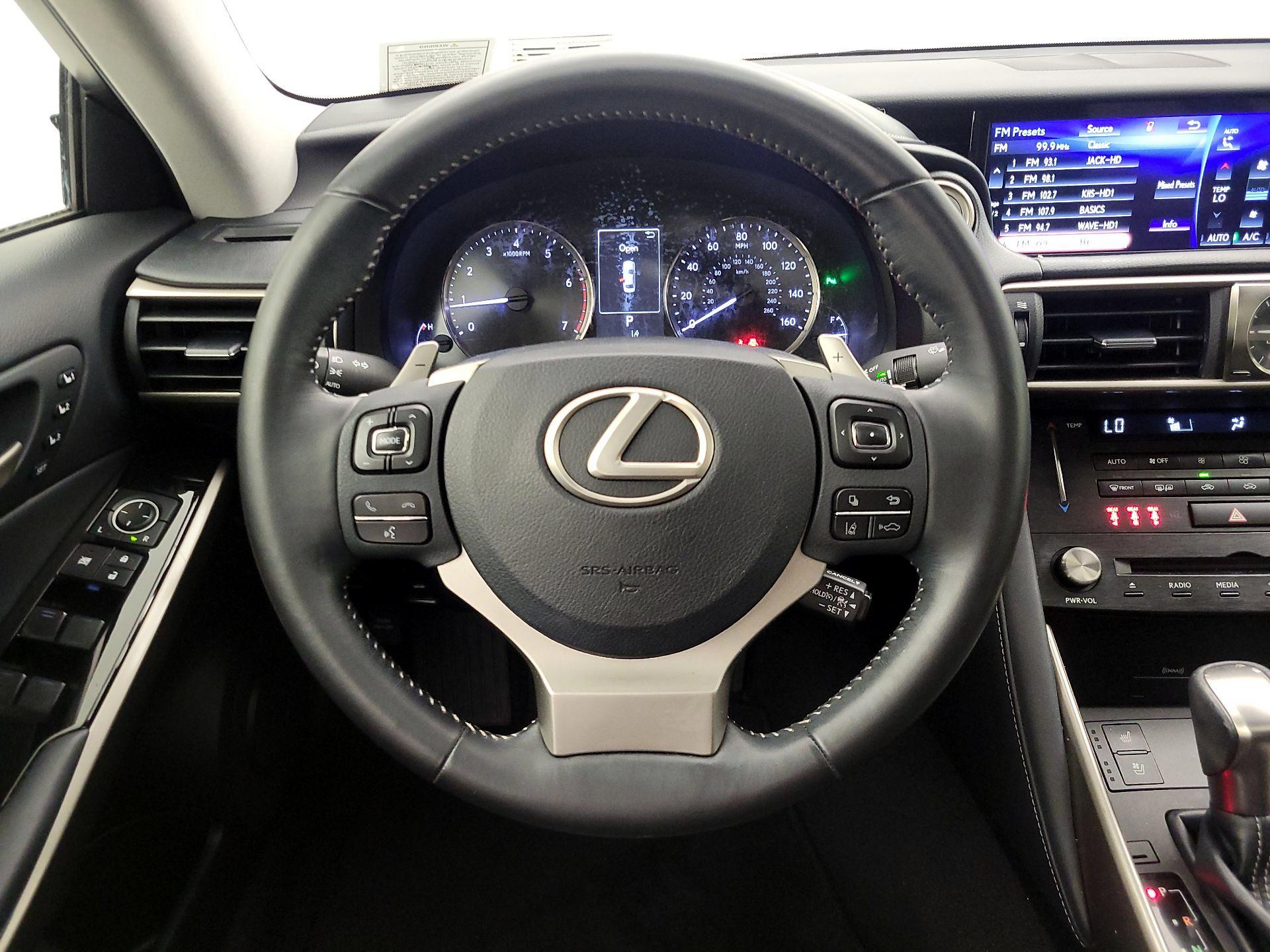 Thumbnail: 2018 Lexus IS - 10