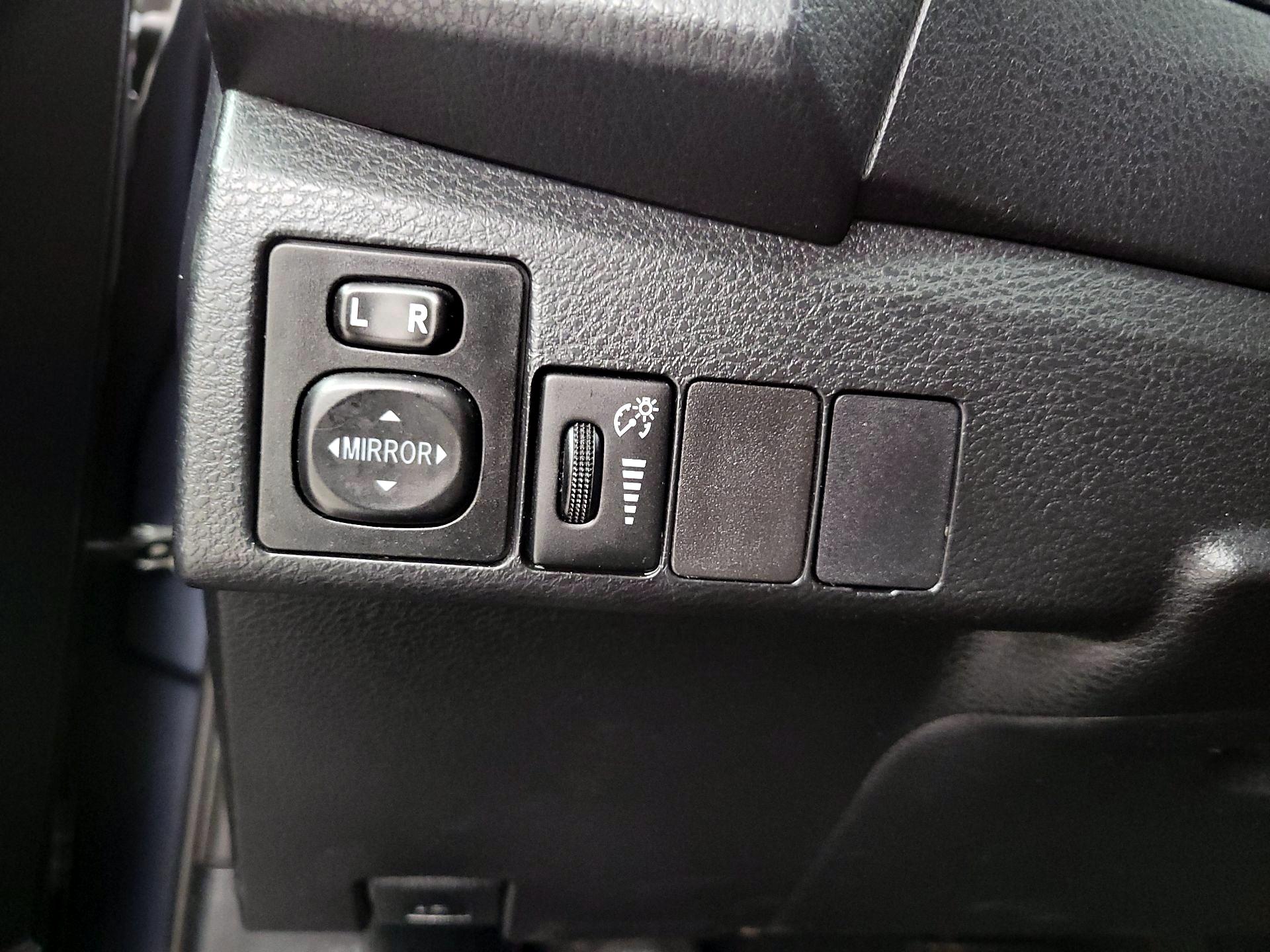 Thumbnail: 2014 Toyota Corolla - 13