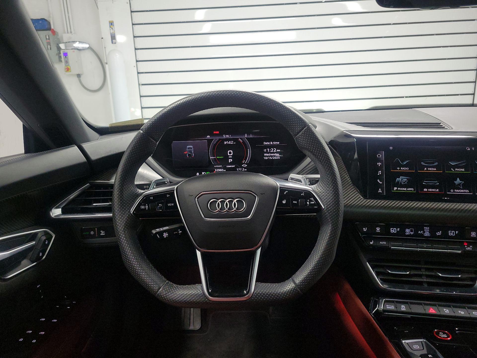 Thumbnail: 2022 Audi e-tron GT - 10