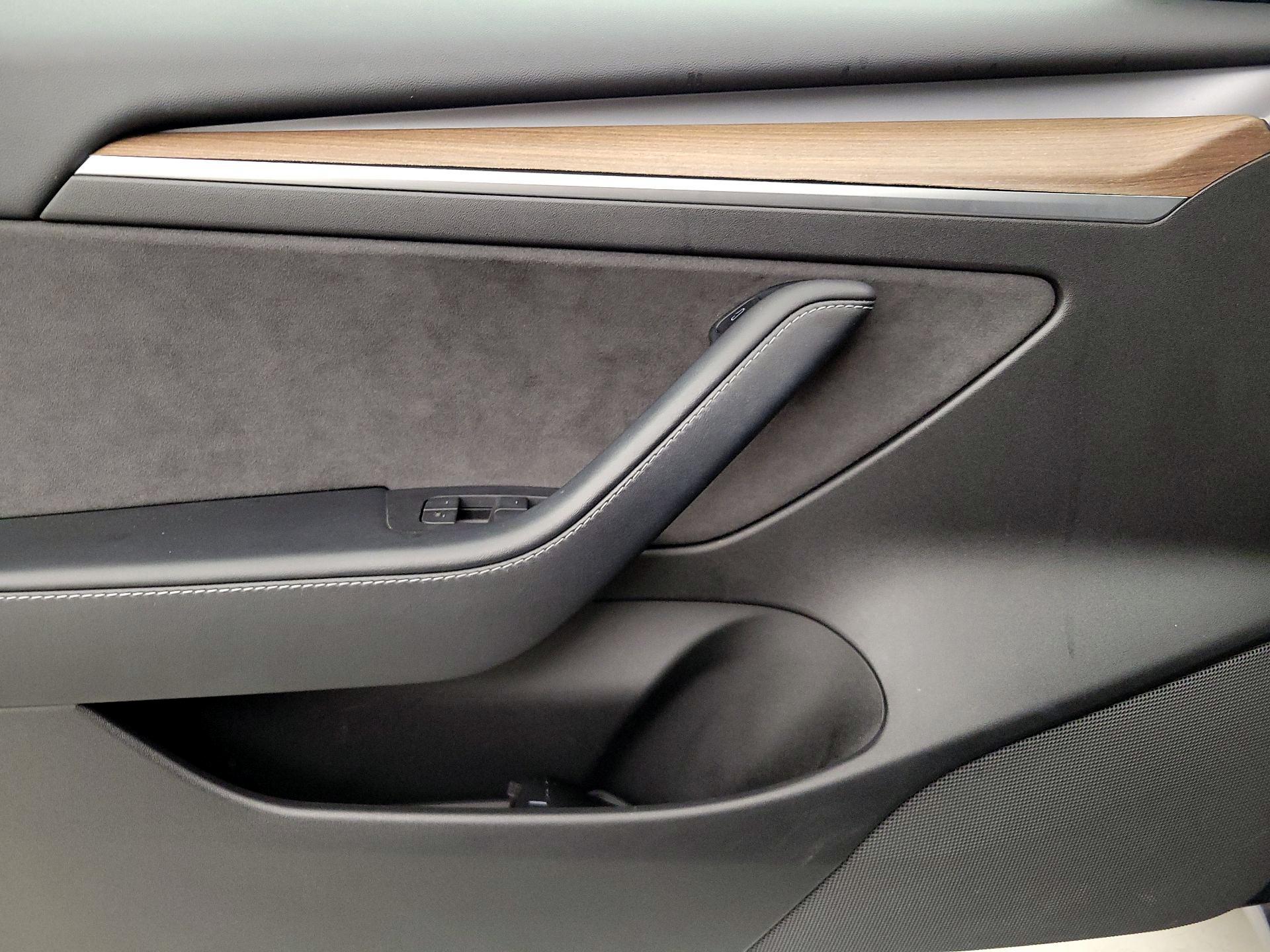 Thumbnail: 2022 Tesla Model 3 - 12