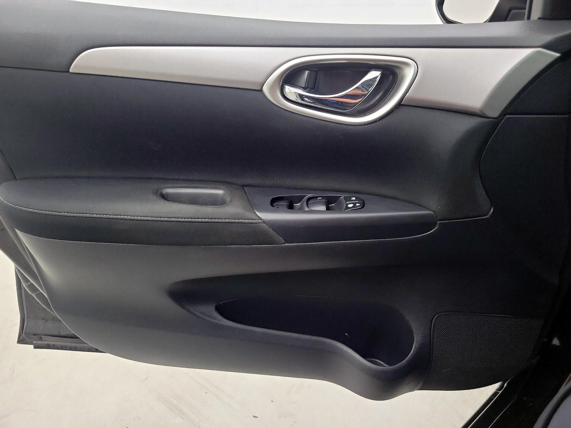 Thumbnail: 2015 Nissan Sentra - 12