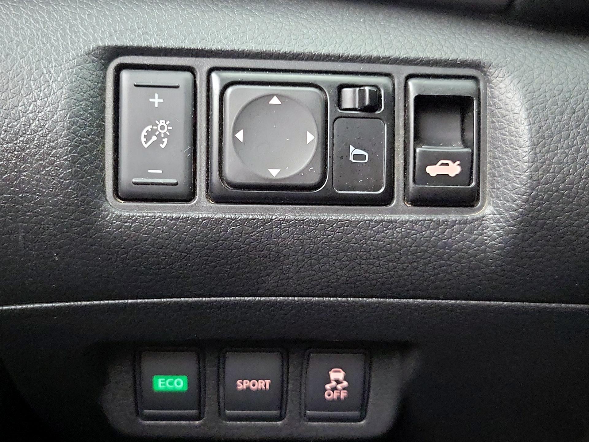 Thumbnail: 2015 Nissan Sentra - 13