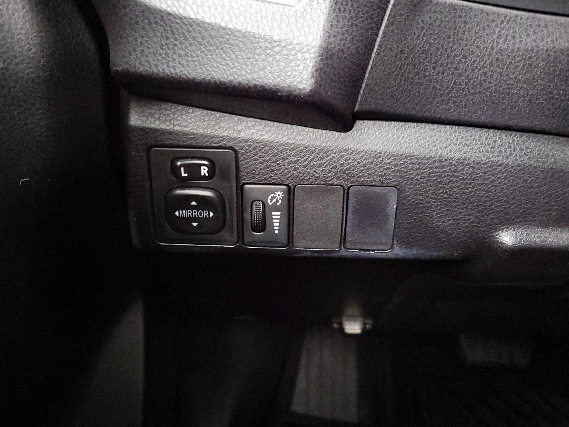 Thumbnail: 2015 Toyota Corolla - 13