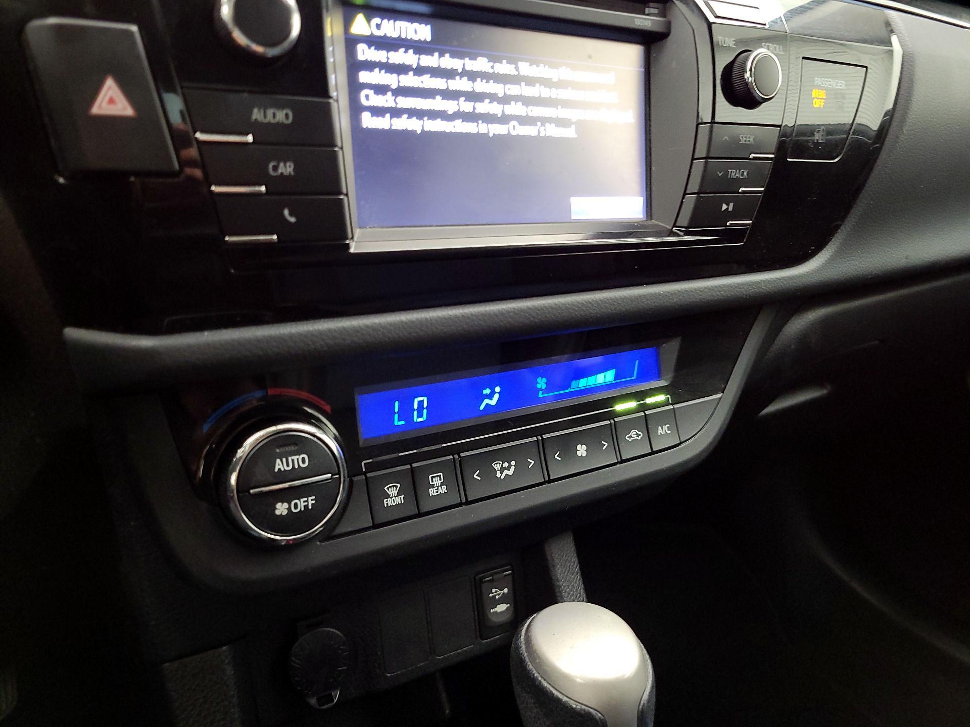 Thumbnail: 2015 Toyota Corolla - 16