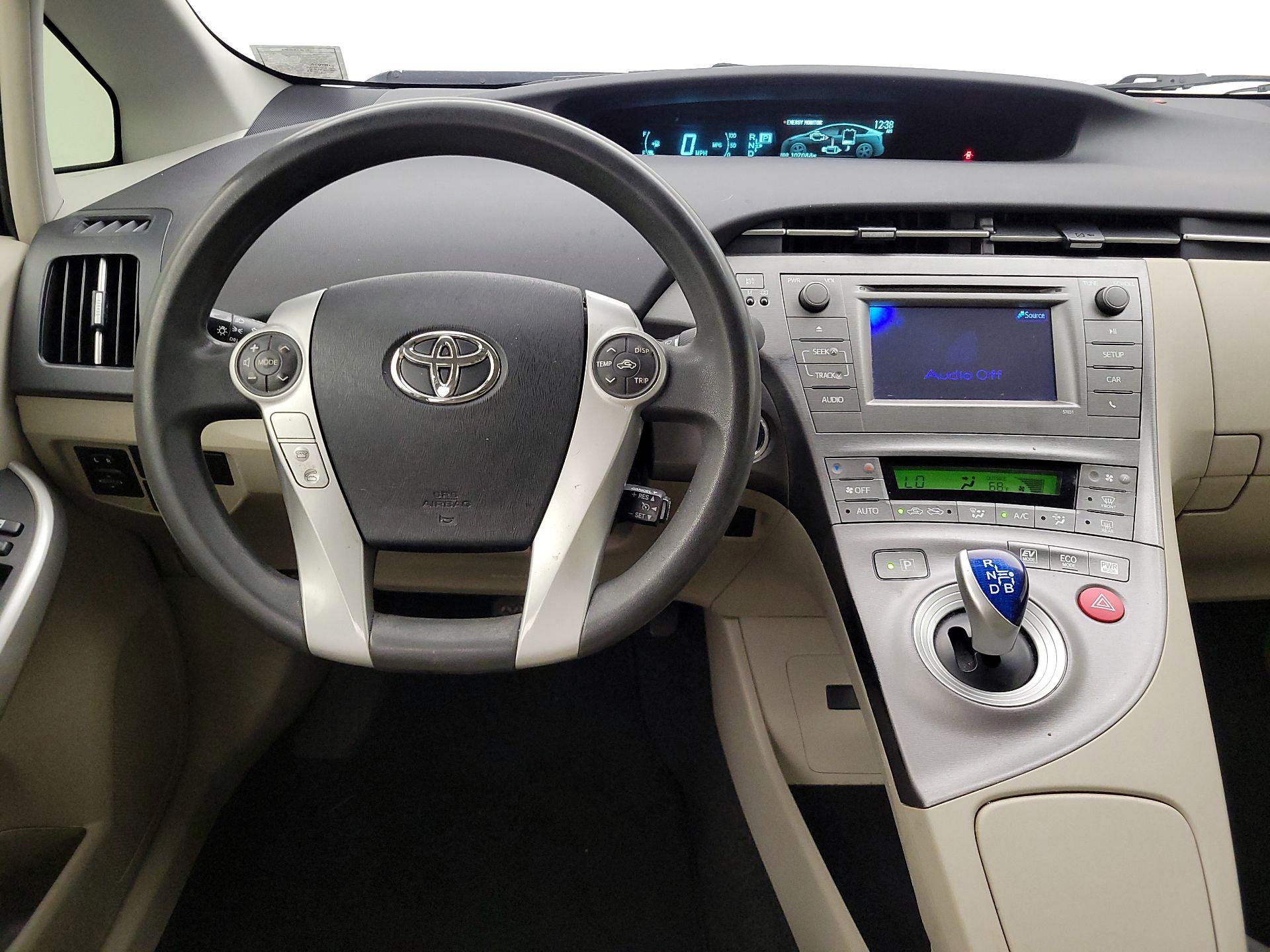Thumbnail: 2014 Toyota Prius - 10