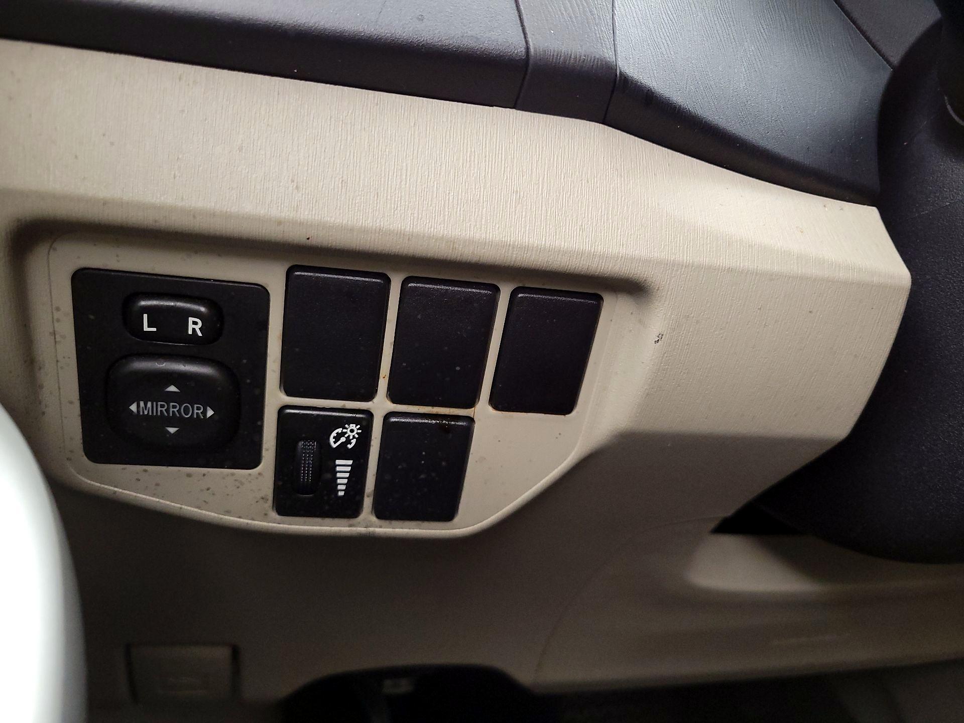 Thumbnail: 2014 Toyota Prius - 13