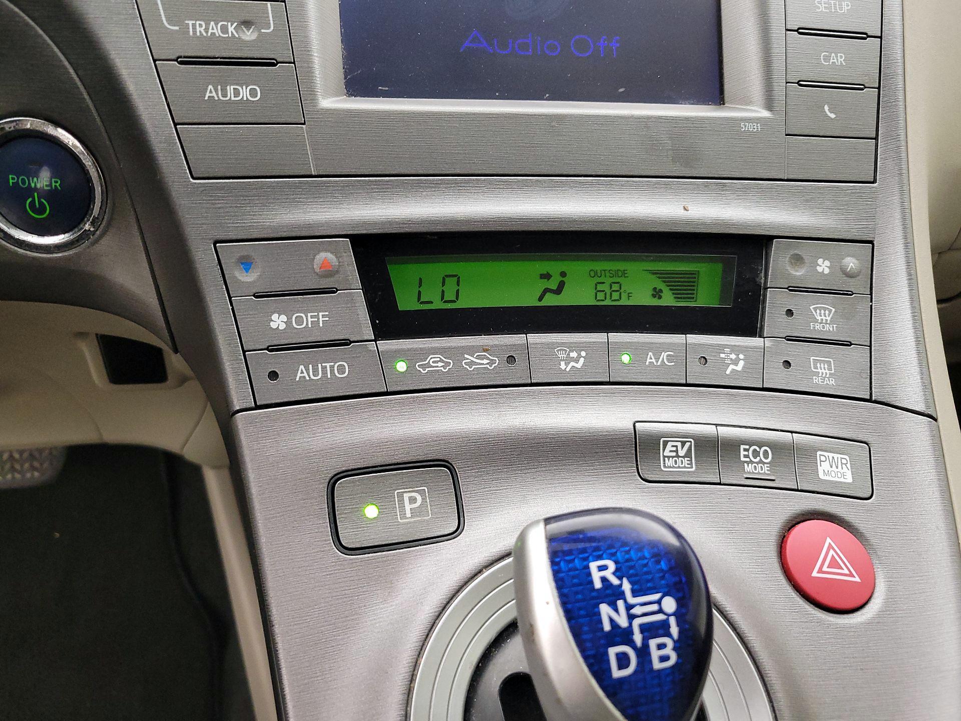 Thumbnail: 2014 Toyota Prius - 15