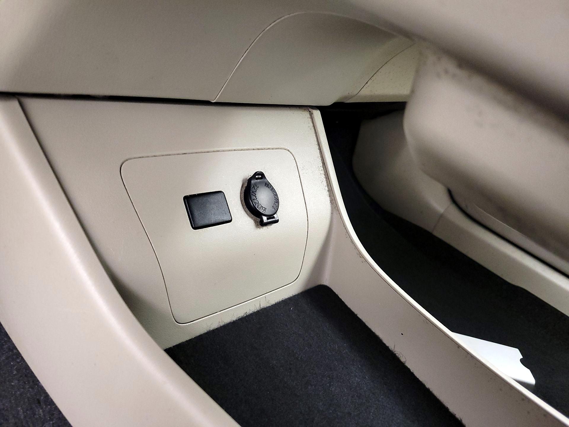 Thumbnail: 2014 Toyota Prius - 17