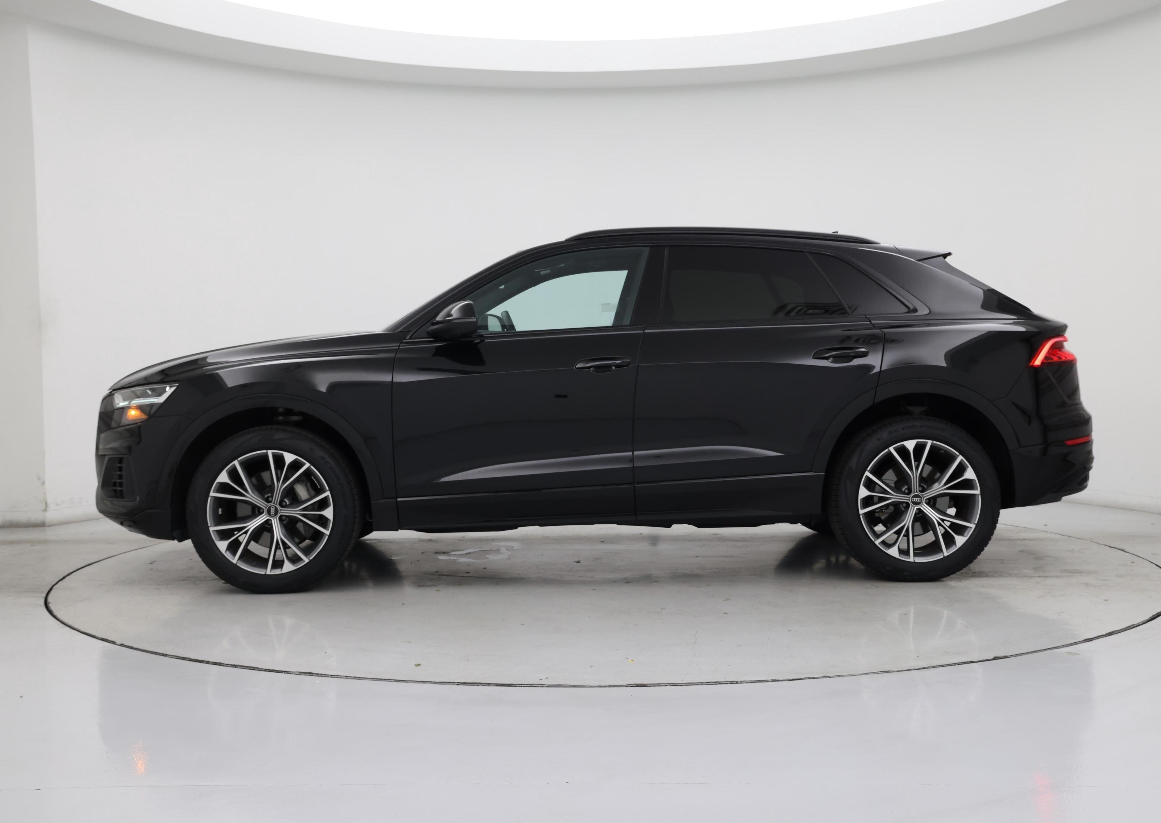 Thumbnail: 2022 Audi Q8 - 3