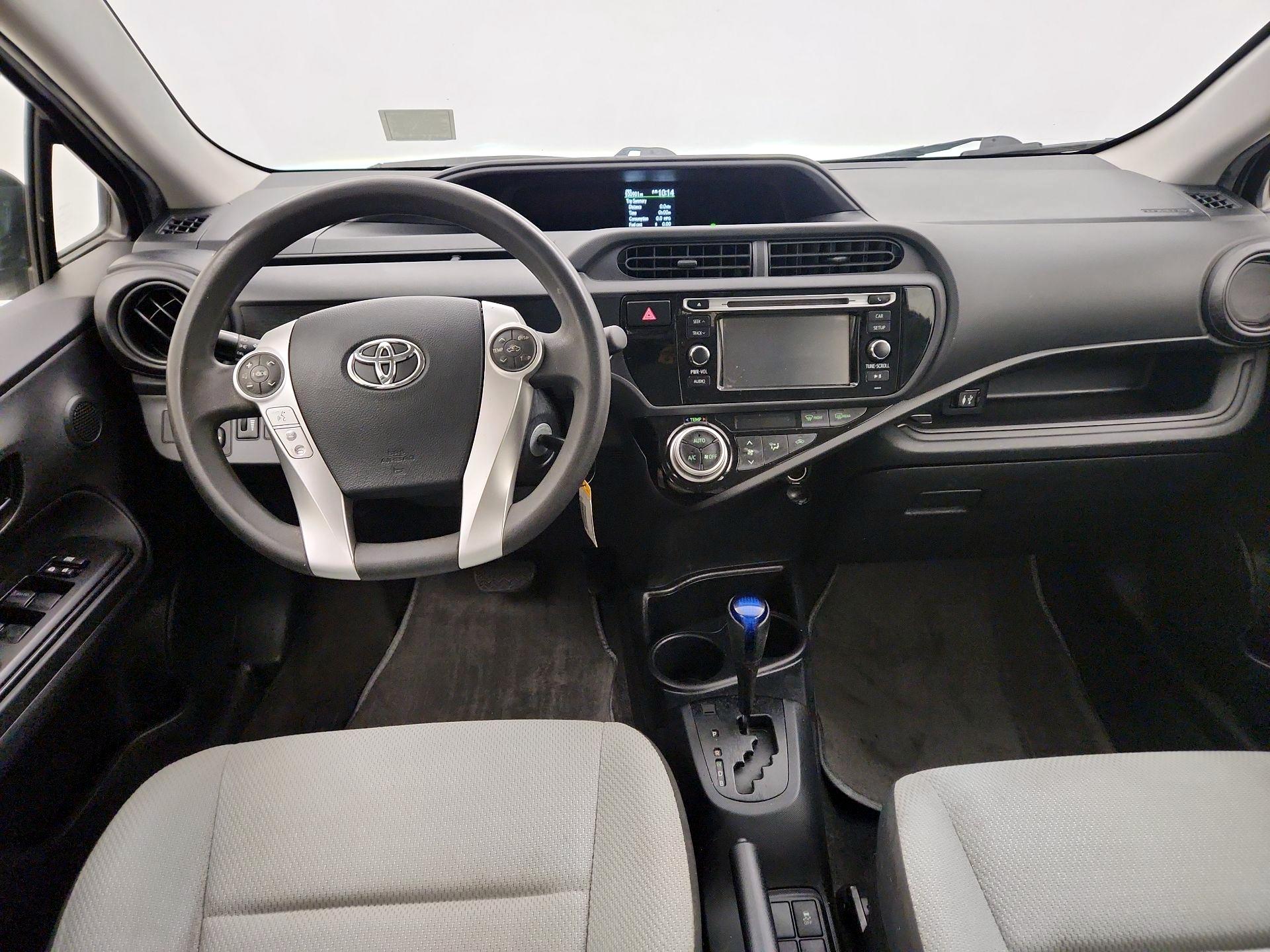 Thumbnail: 2016 Toyota Prius c - 9