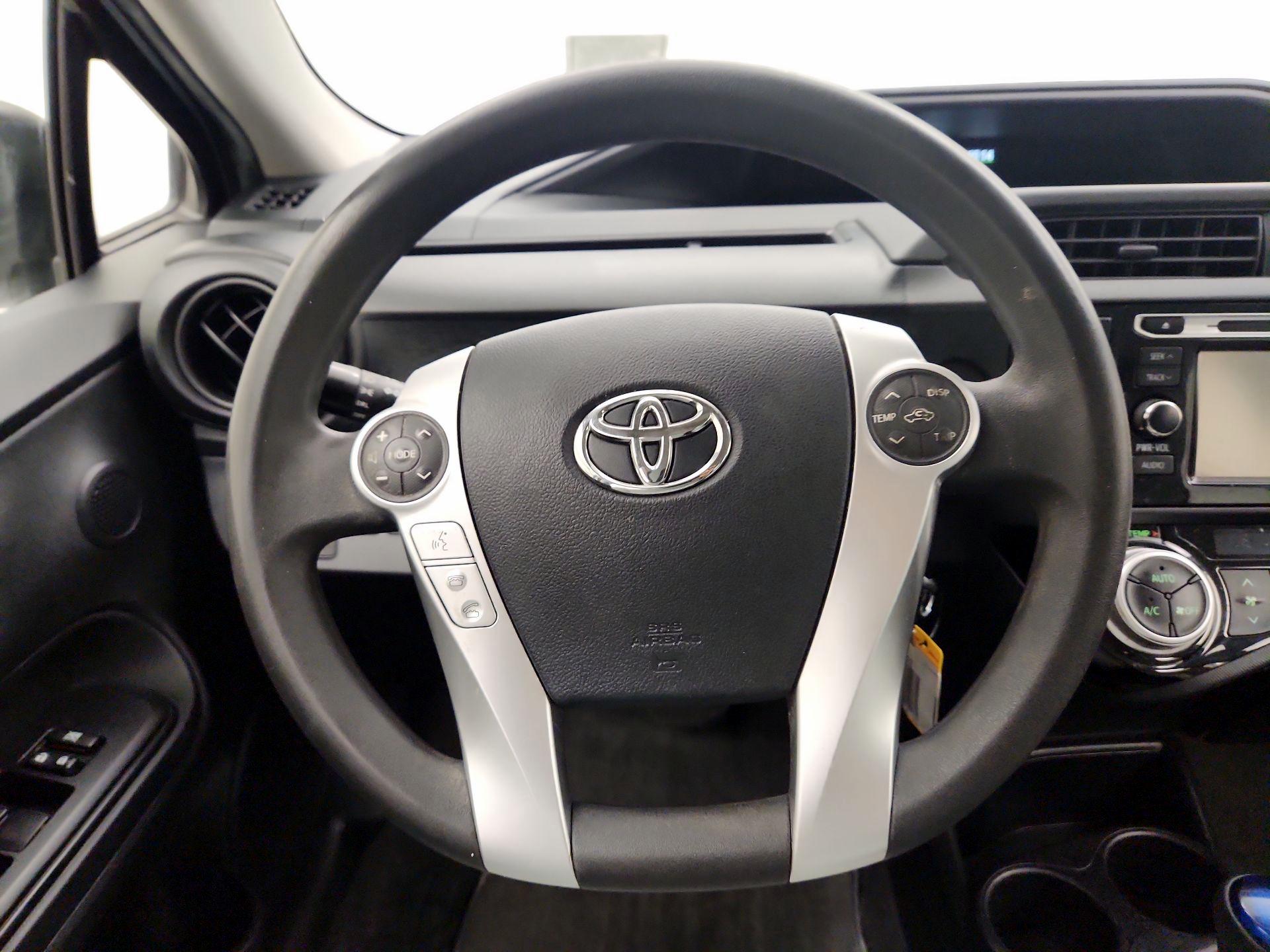 Thumbnail: 2016 Toyota Prius c - 10