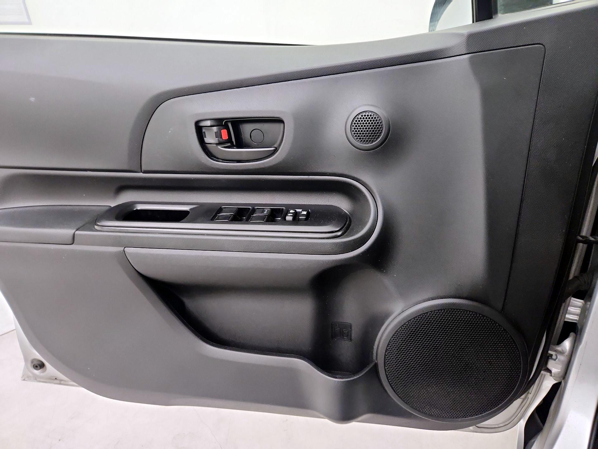 Thumbnail: 2016 Toyota Prius c - 12