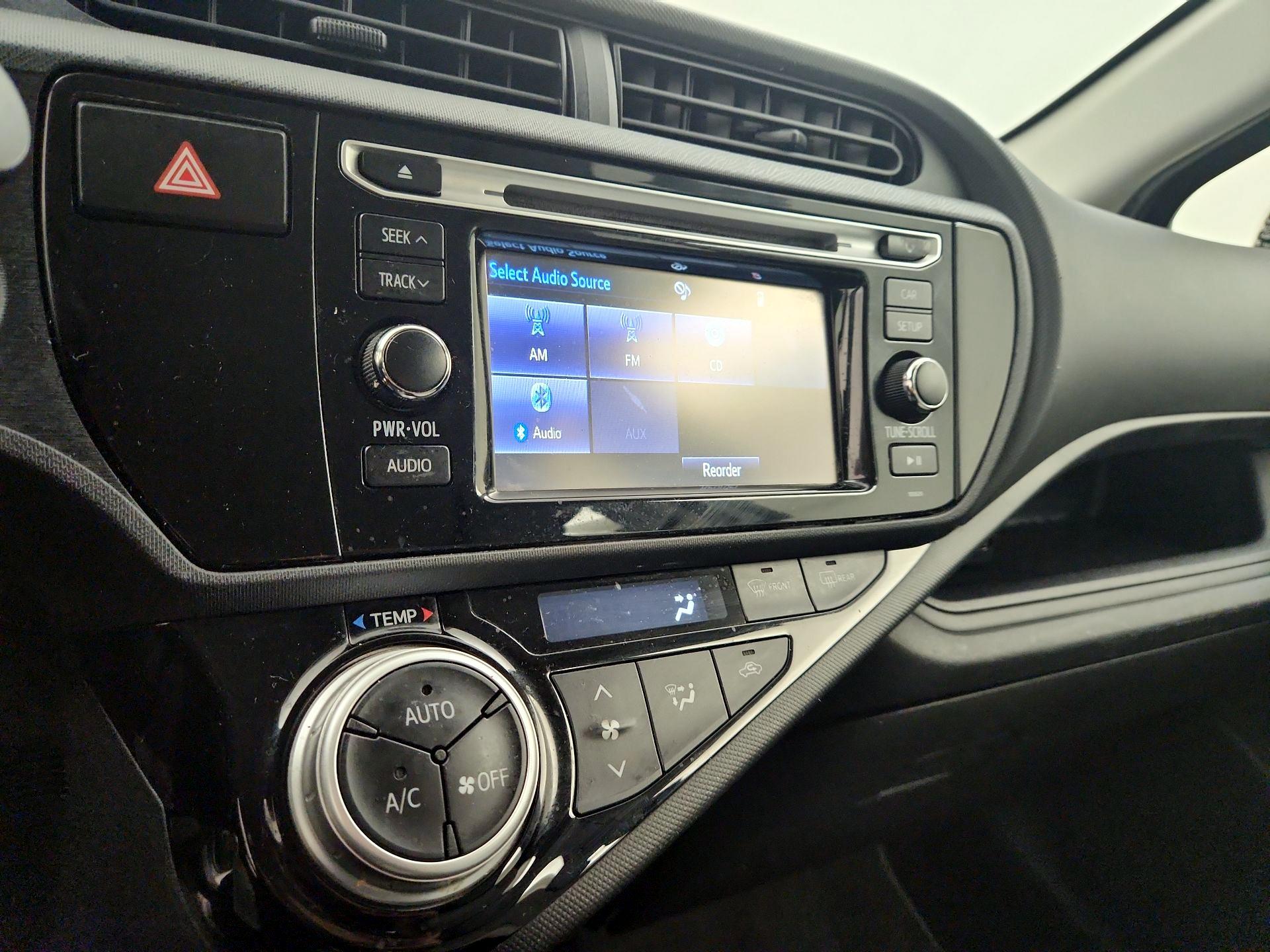 Thumbnail: 2016 Toyota Prius c - 14