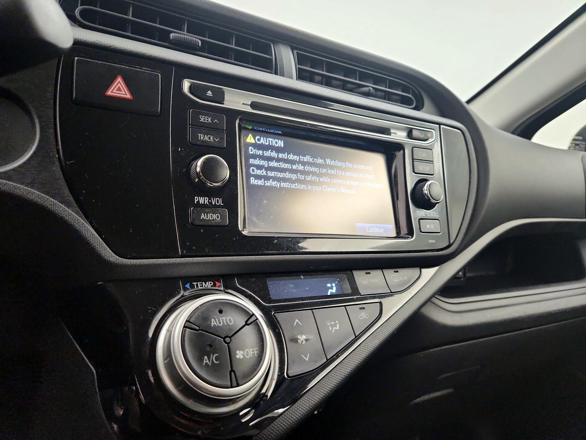 Thumbnail: 2016 Toyota Prius c - 15