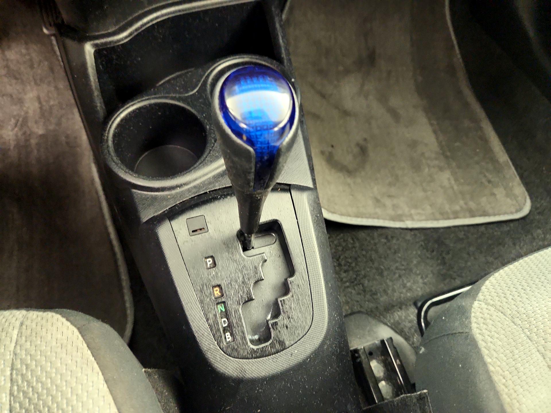 Thumbnail: 2016 Toyota Prius c - 16