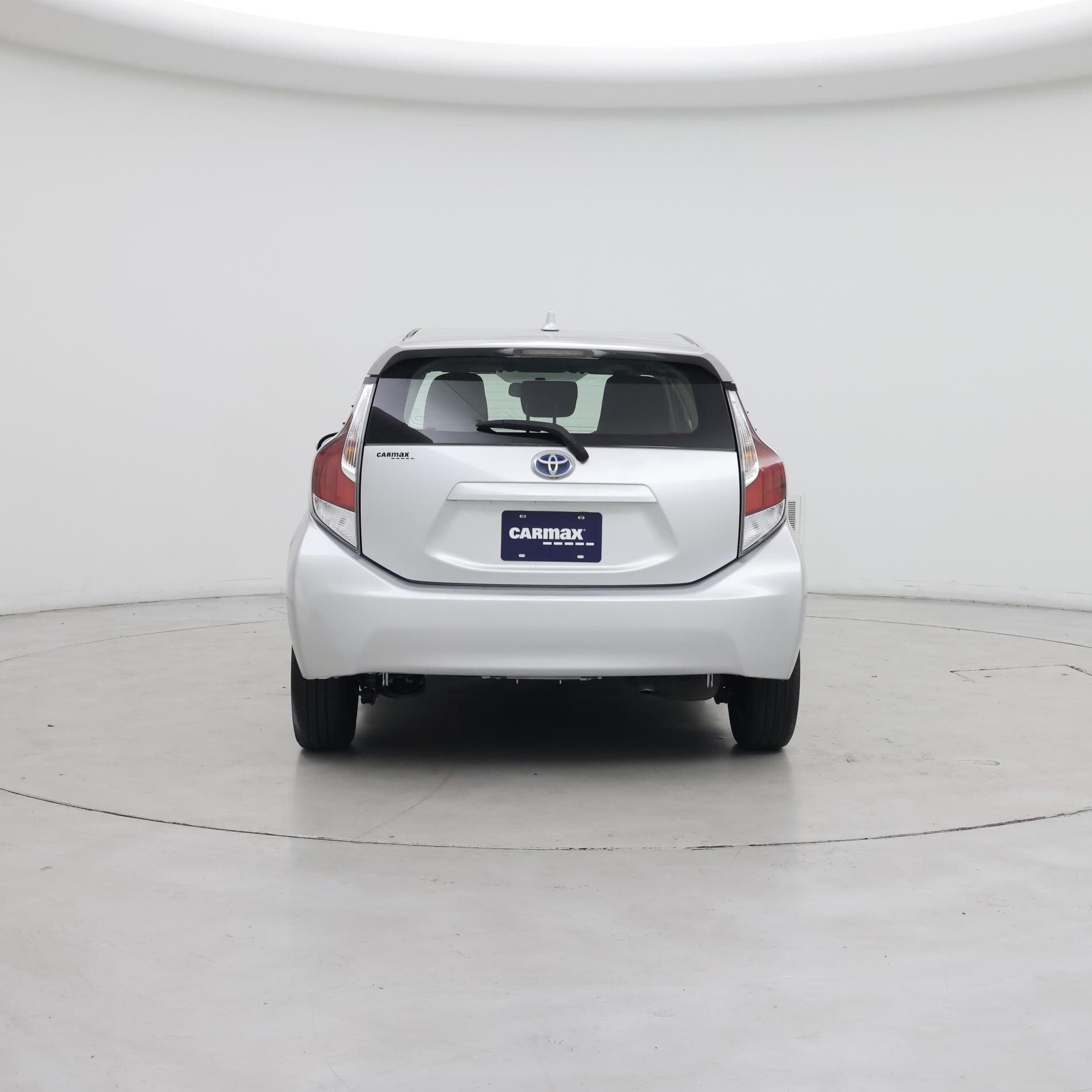 Thumbnail: 2016 Toyota Prius c - 6