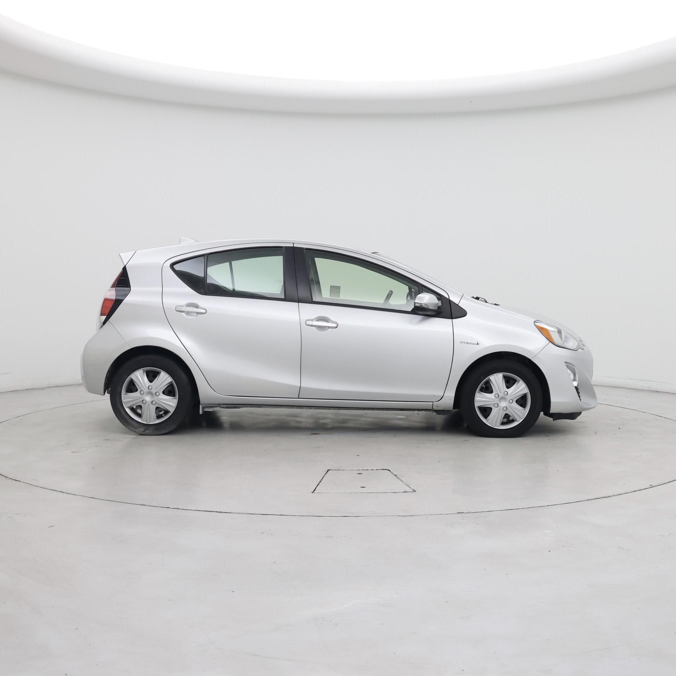 Thumbnail: 2016 Toyota Prius c - 7