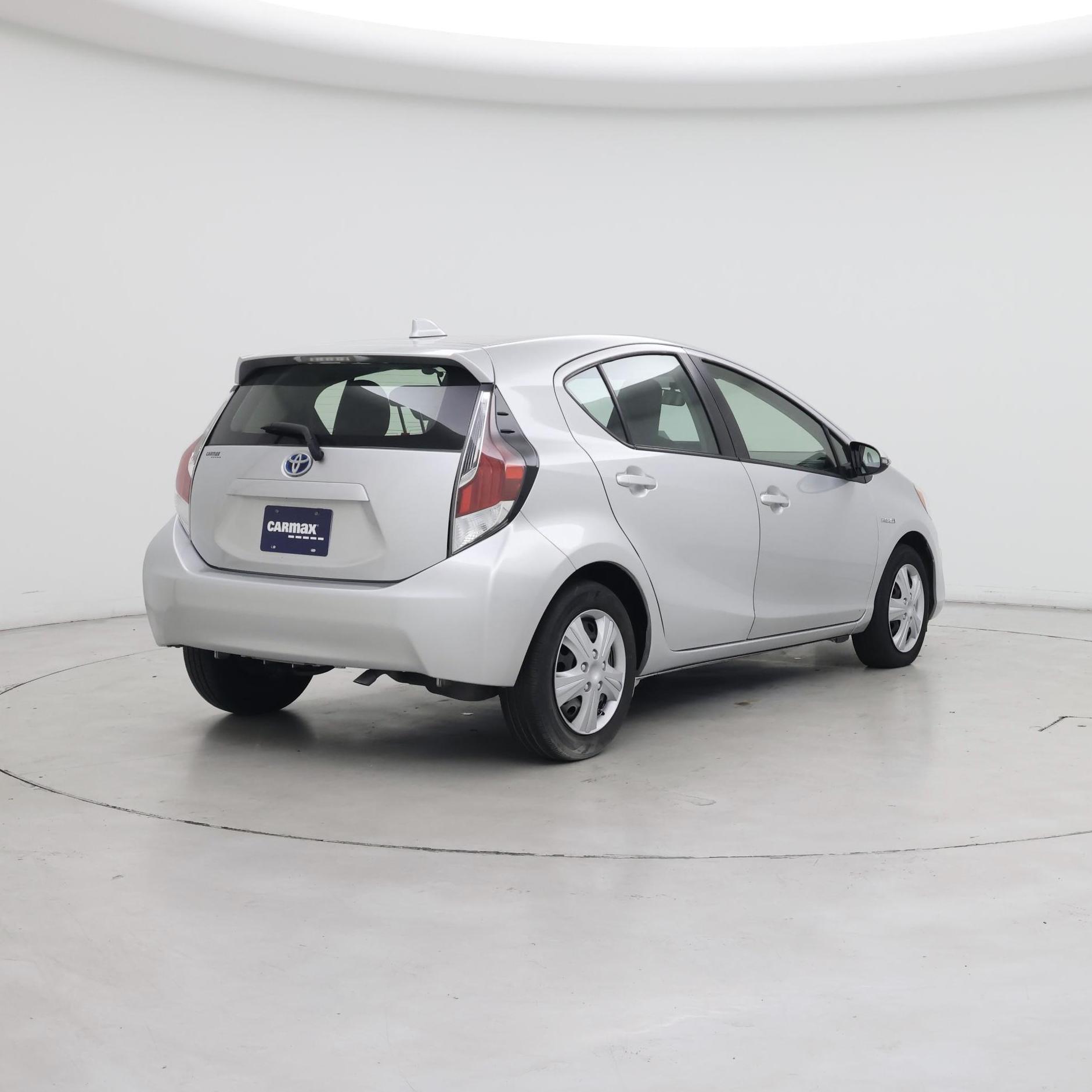 Thumbnail: 2016 Toyota Prius c - 8
