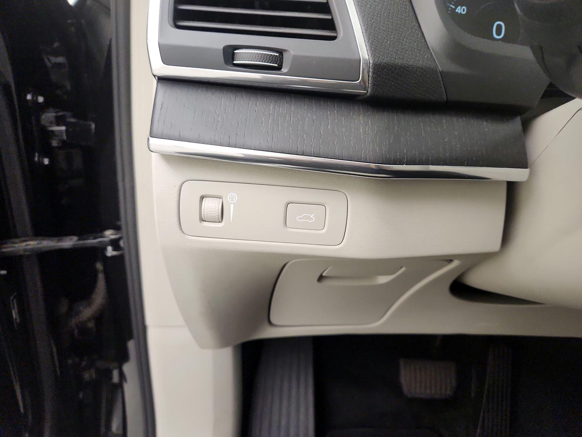 Thumbnail: 2020 Volvo XC90 - 13