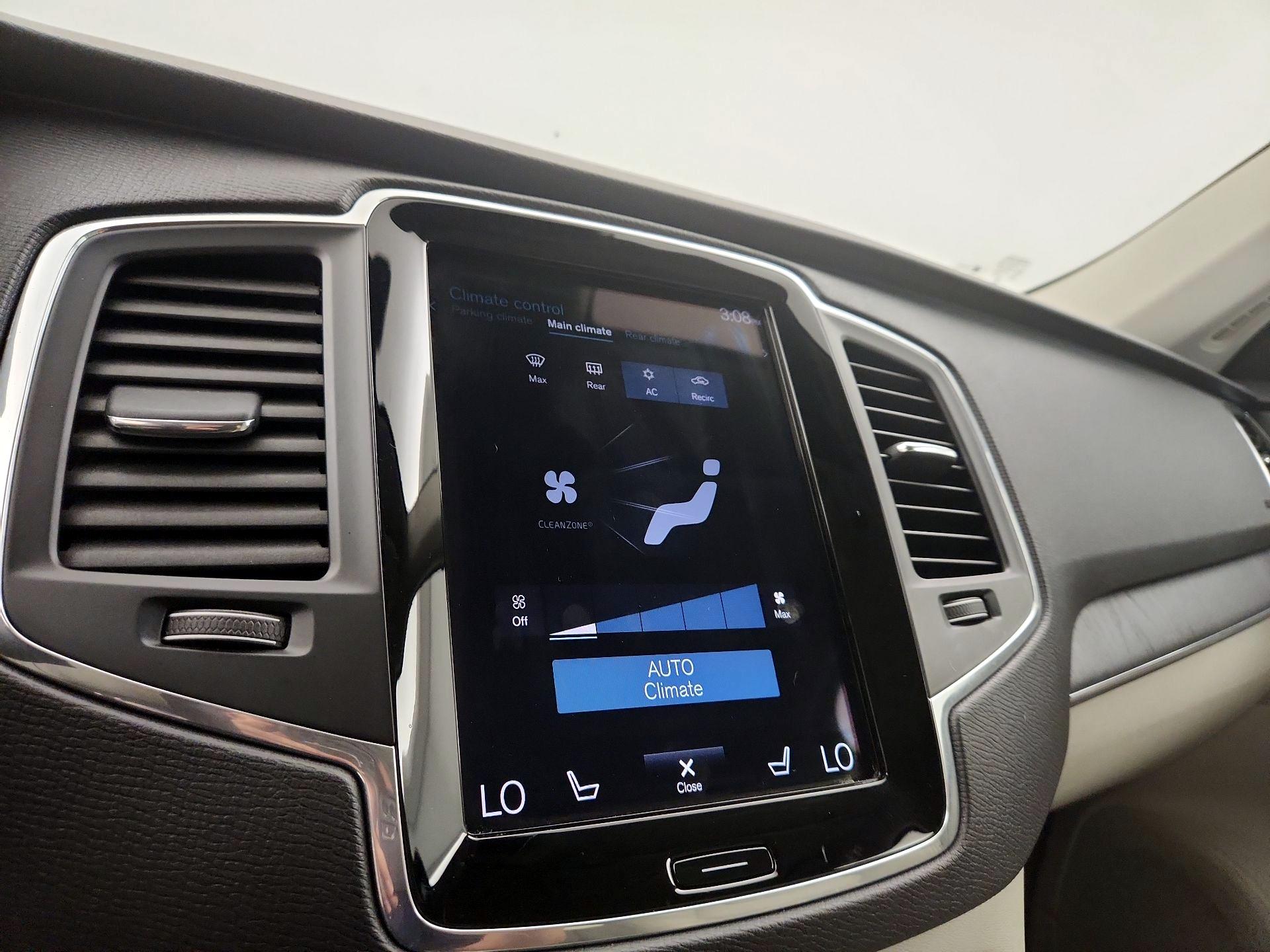 Thumbnail: 2020 Volvo XC90 - 17