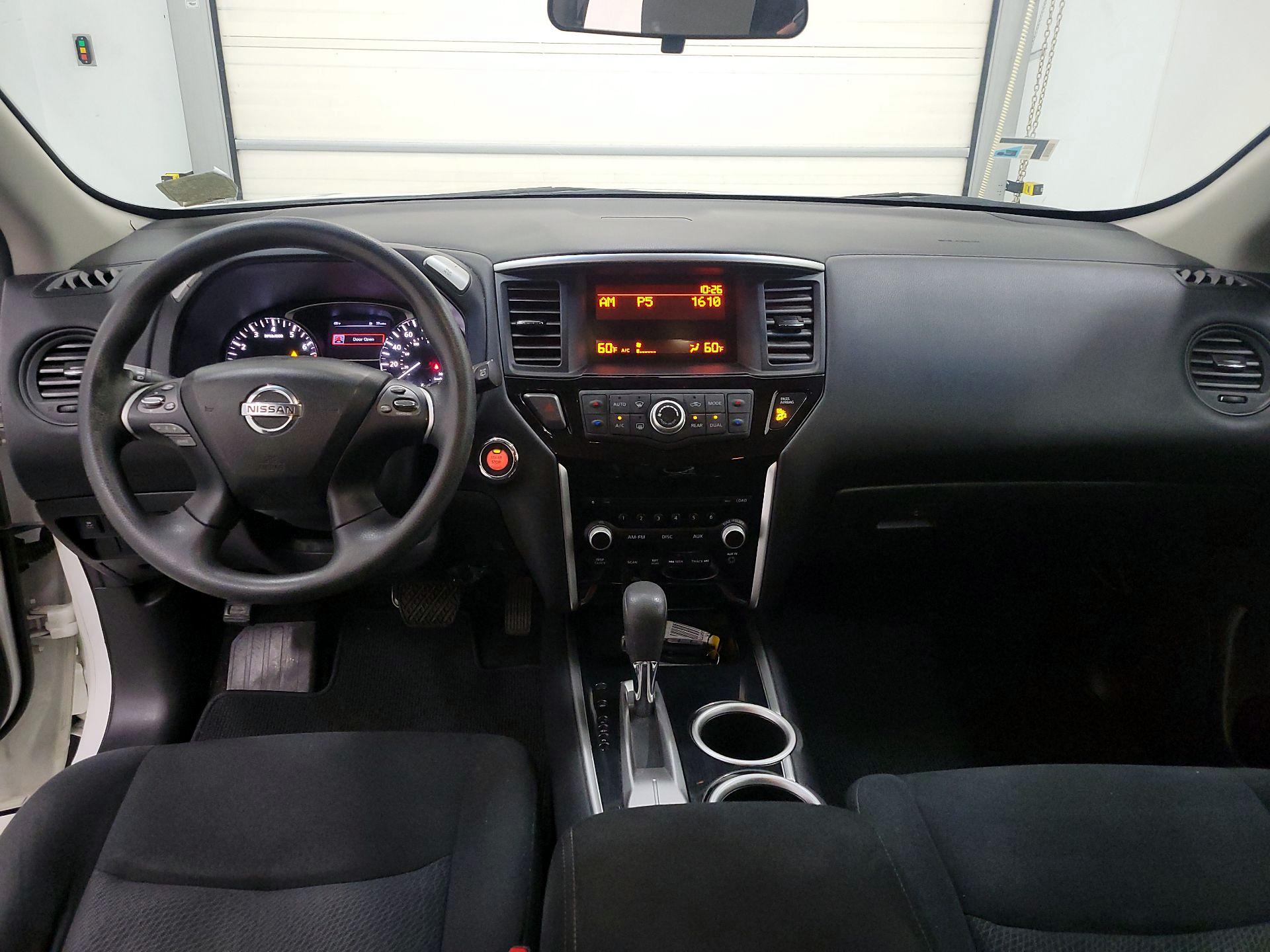 Thumbnail: 2015 Nissan Pathfinder - 9