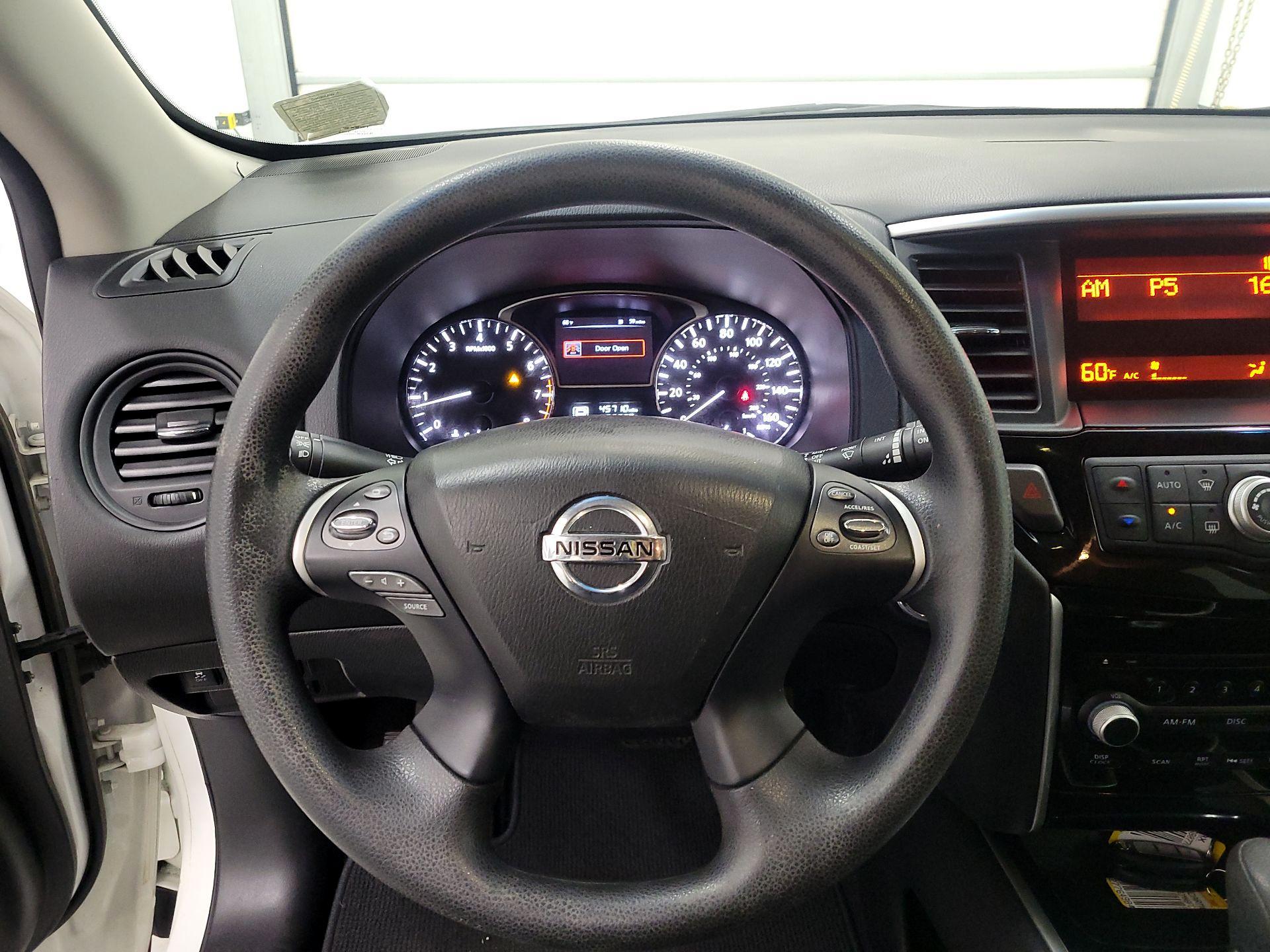 Thumbnail: 2015 Nissan Pathfinder - 10