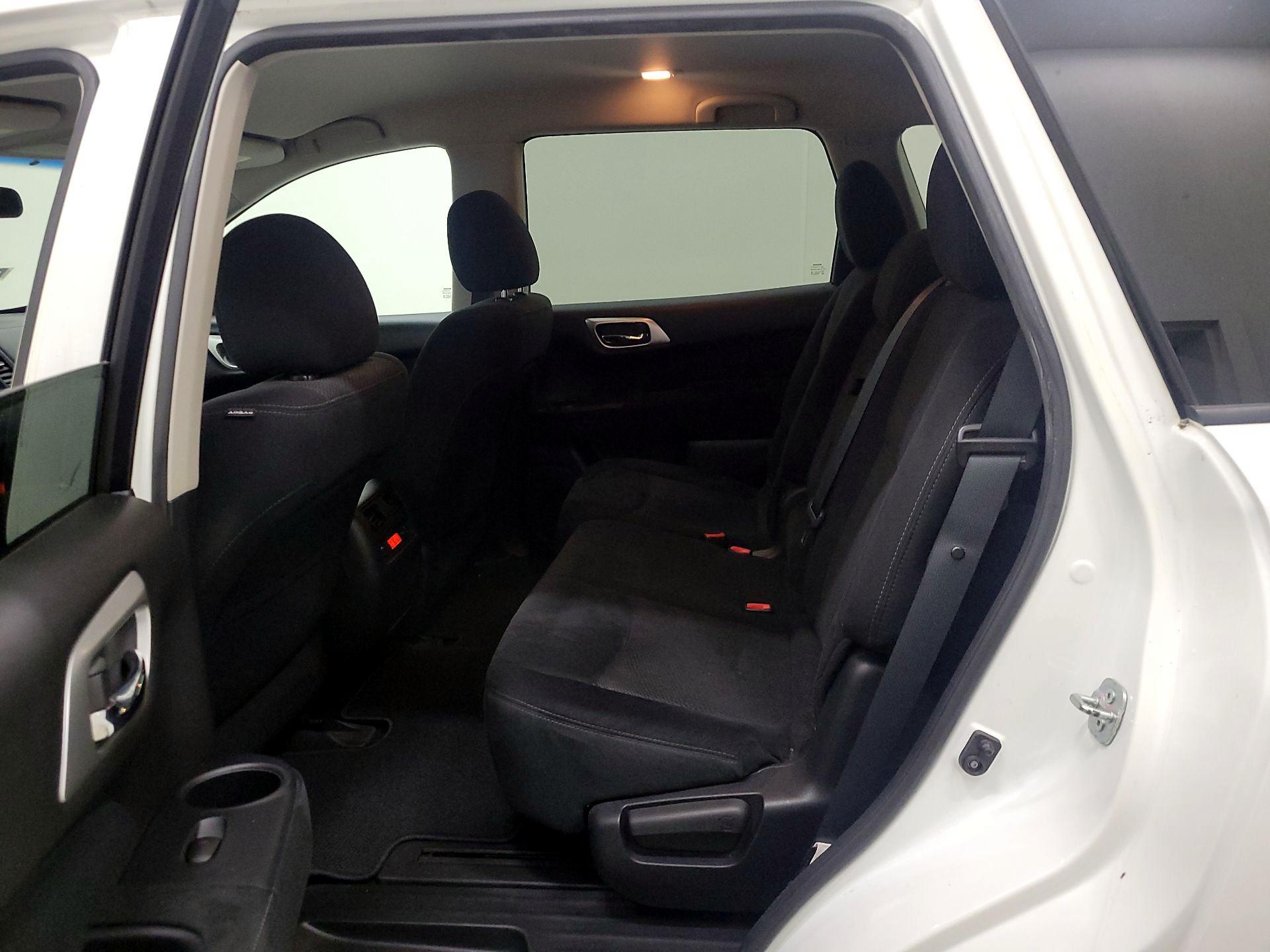 Thumbnail: 2015 Nissan Pathfinder - 18