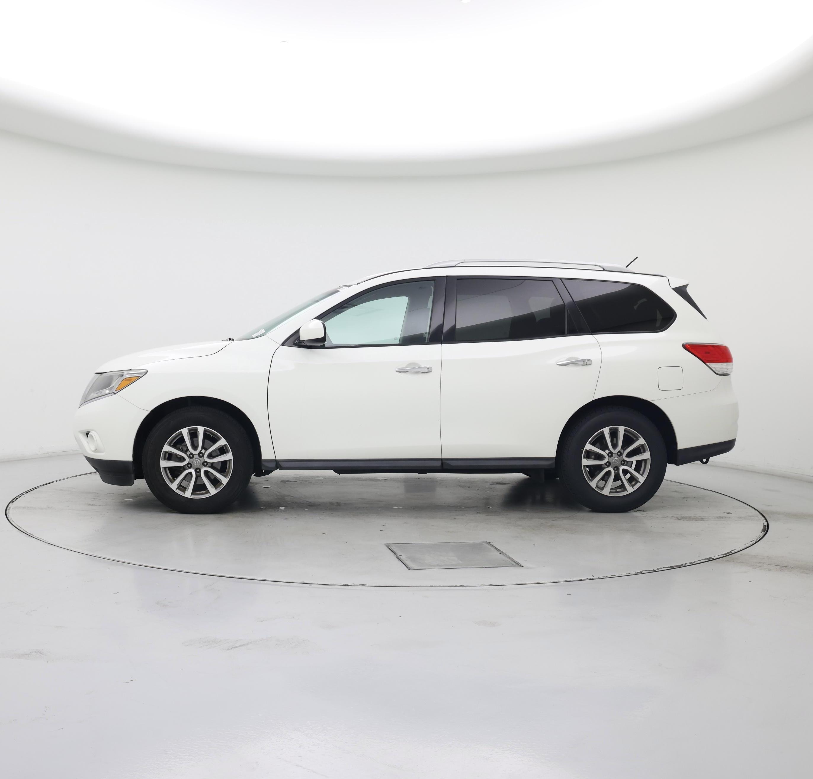 Thumbnail: 2015 Nissan Pathfinder - 3