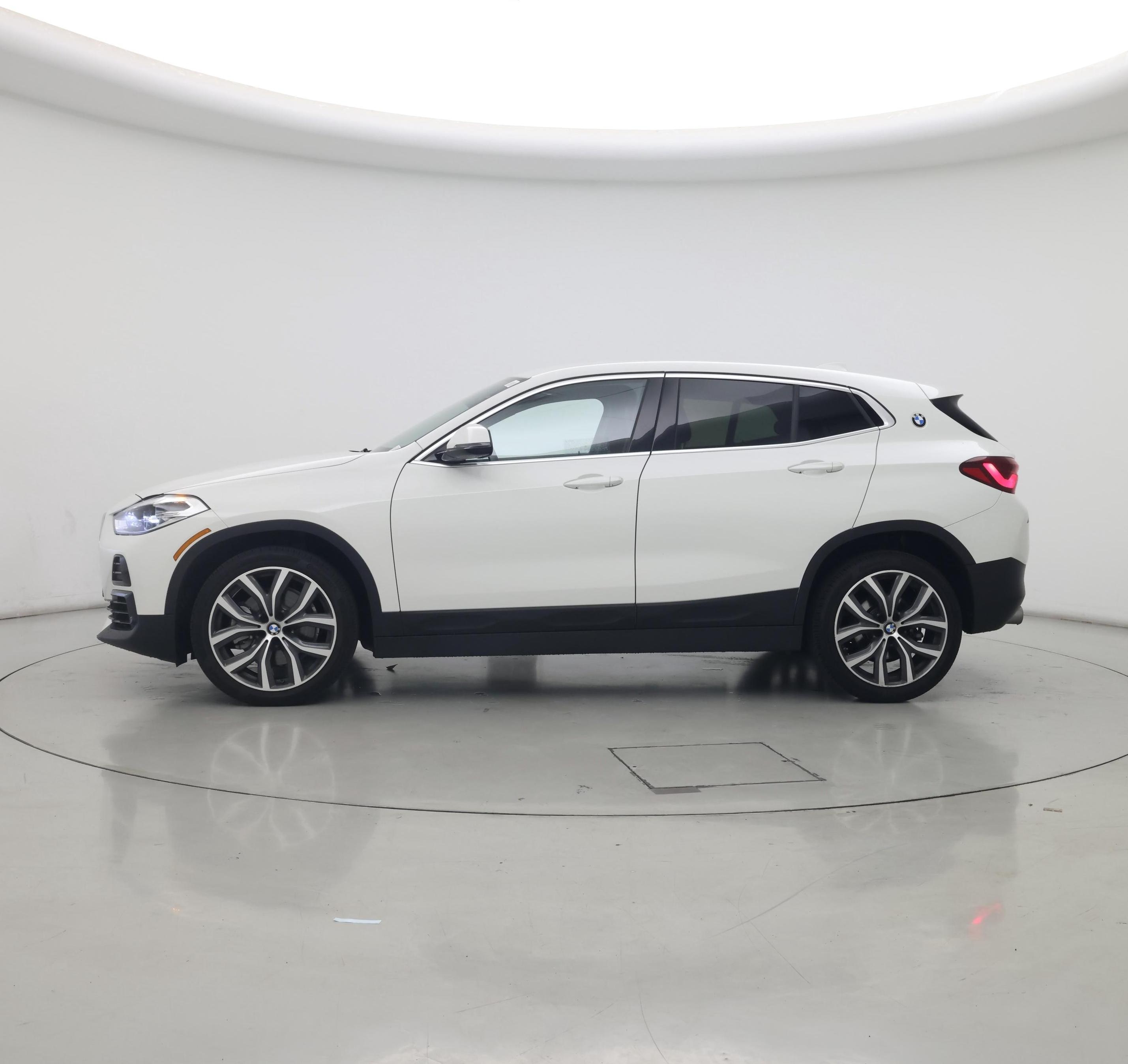 Thumbnail: 2023 BMW X2 - 3